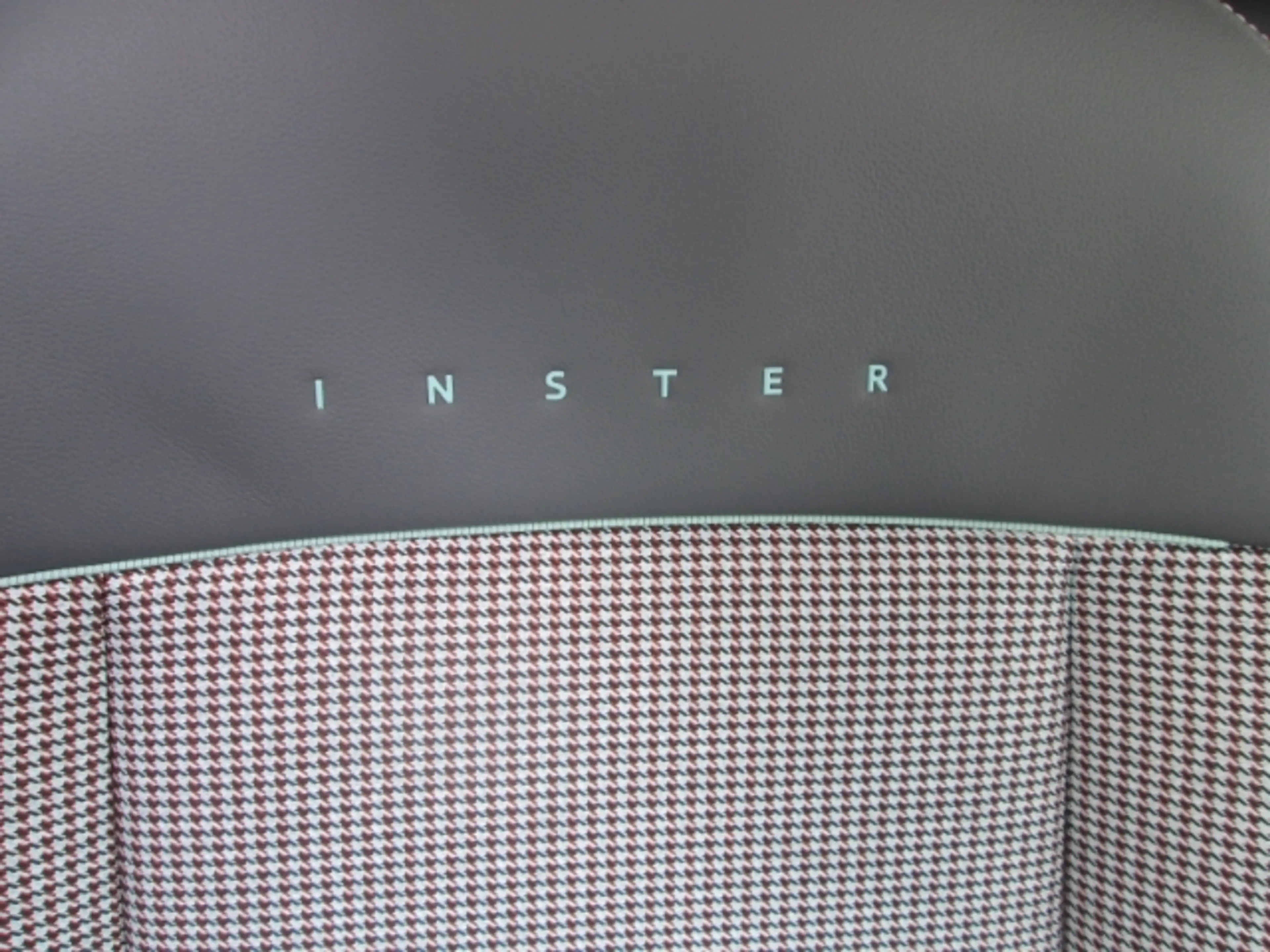 Hyundai Inster Lounge 115 PS Elektro-Komfort-Paket Wärmepumpe Nav — photo 13