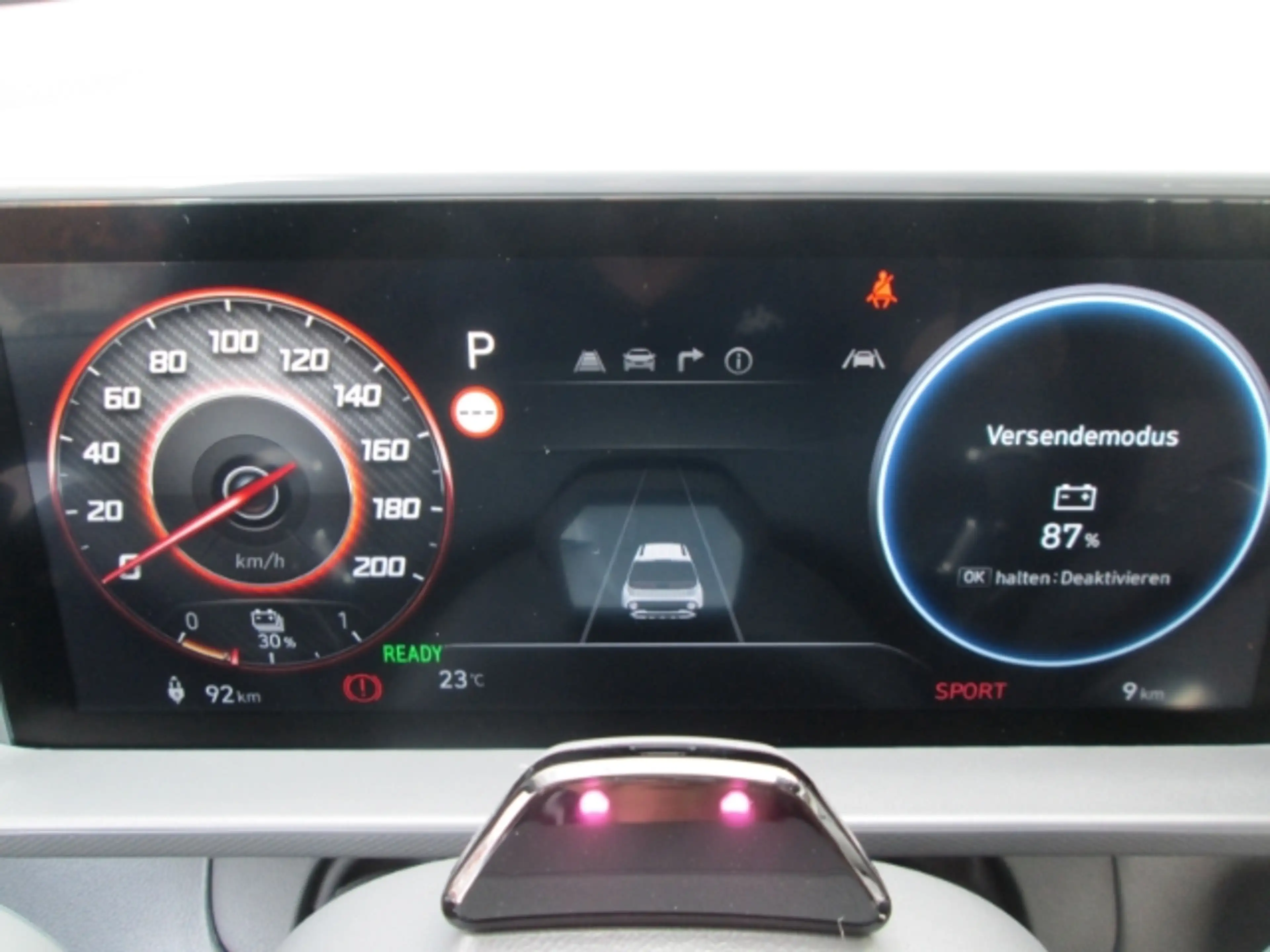 Hyundai Inster Lounge 115 PS Elektro-Komfort-Paket Wärmepumpe Nav — photo 15