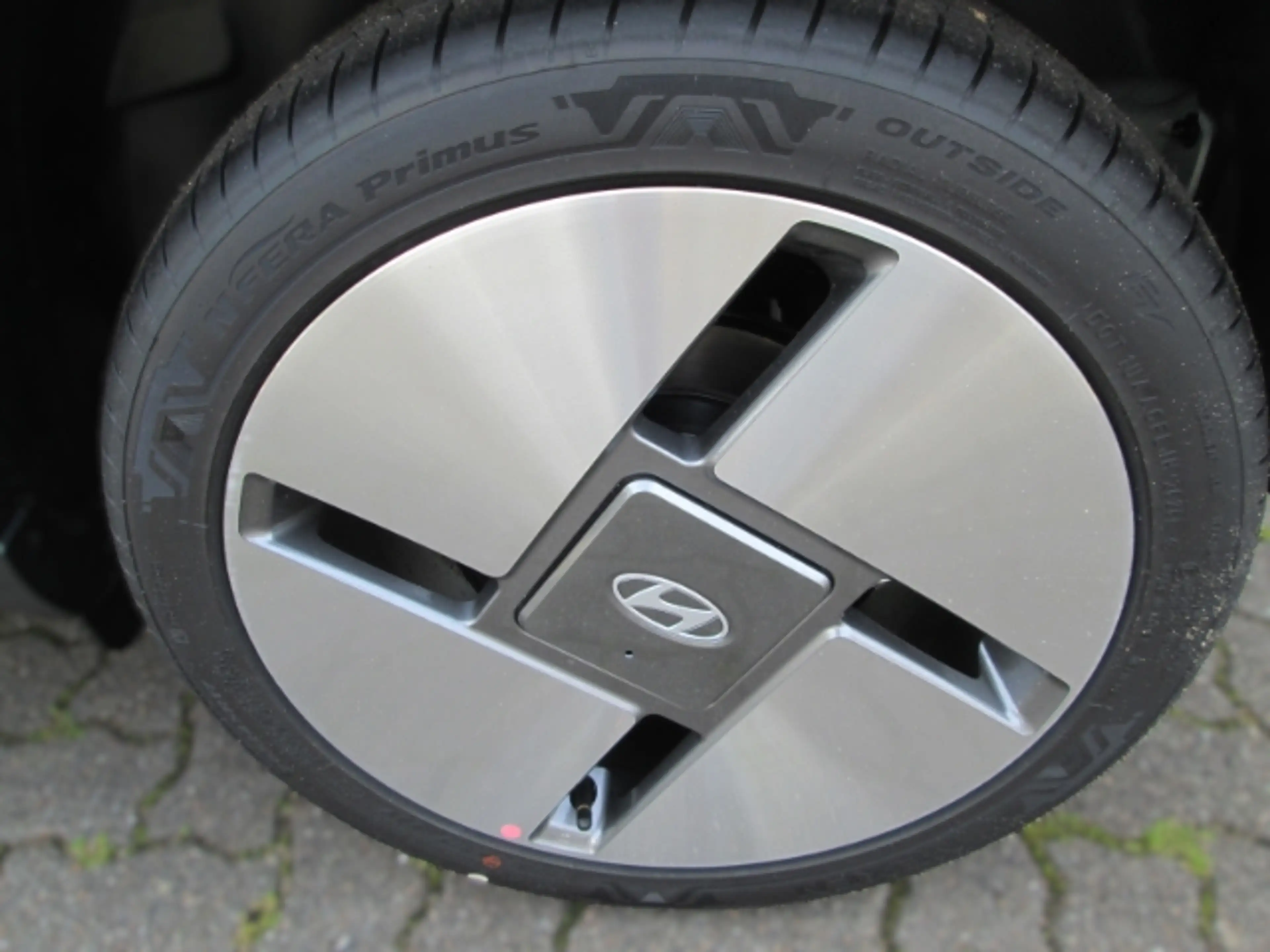 Hyundai Inster Lounge 115 PS Elektro-Komfort-Paket Wärmepumpe Nav — photo 7