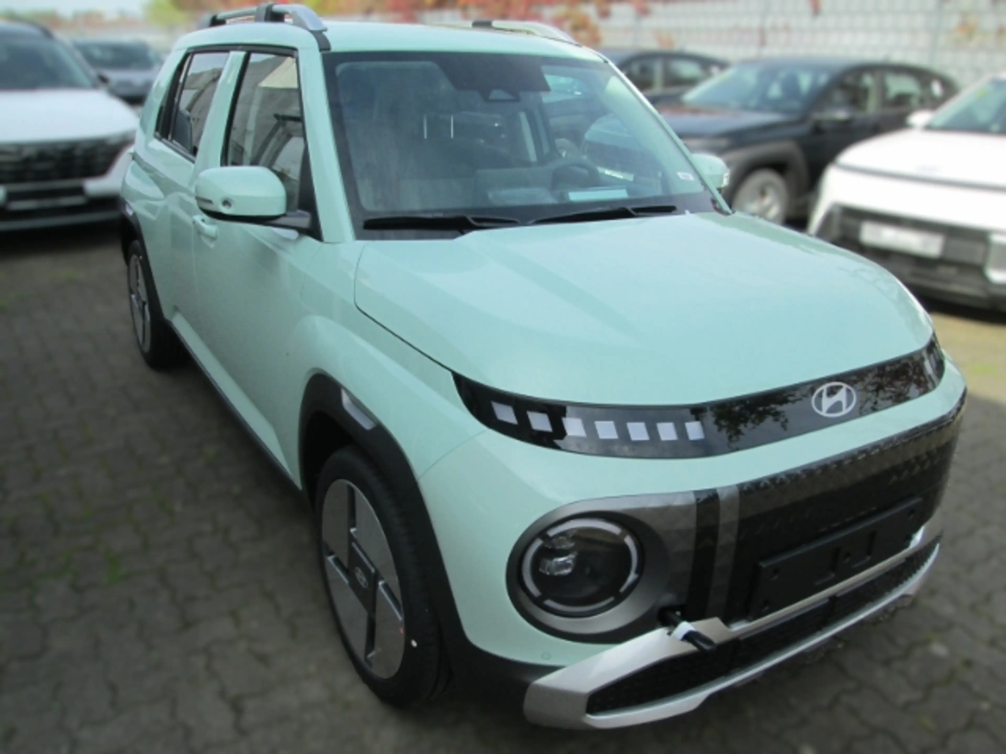 Hyundai Inster Lounge 115 PS Elektro-Komfort-Paket Wärmepumpe Nav — photo 2