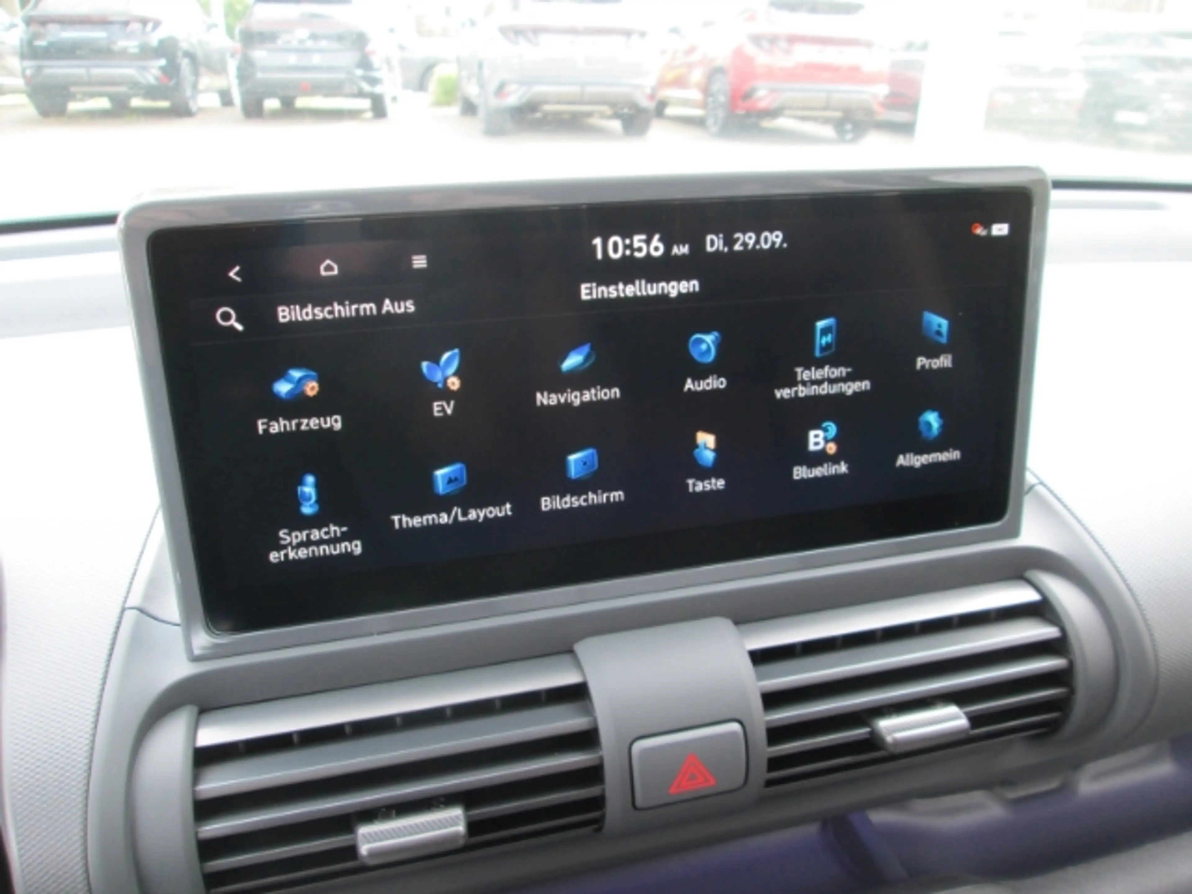 Hyundai Inster Lounge 115 PS Elektro-Komfort-Paket Wärmepumpe Nav — photo 16