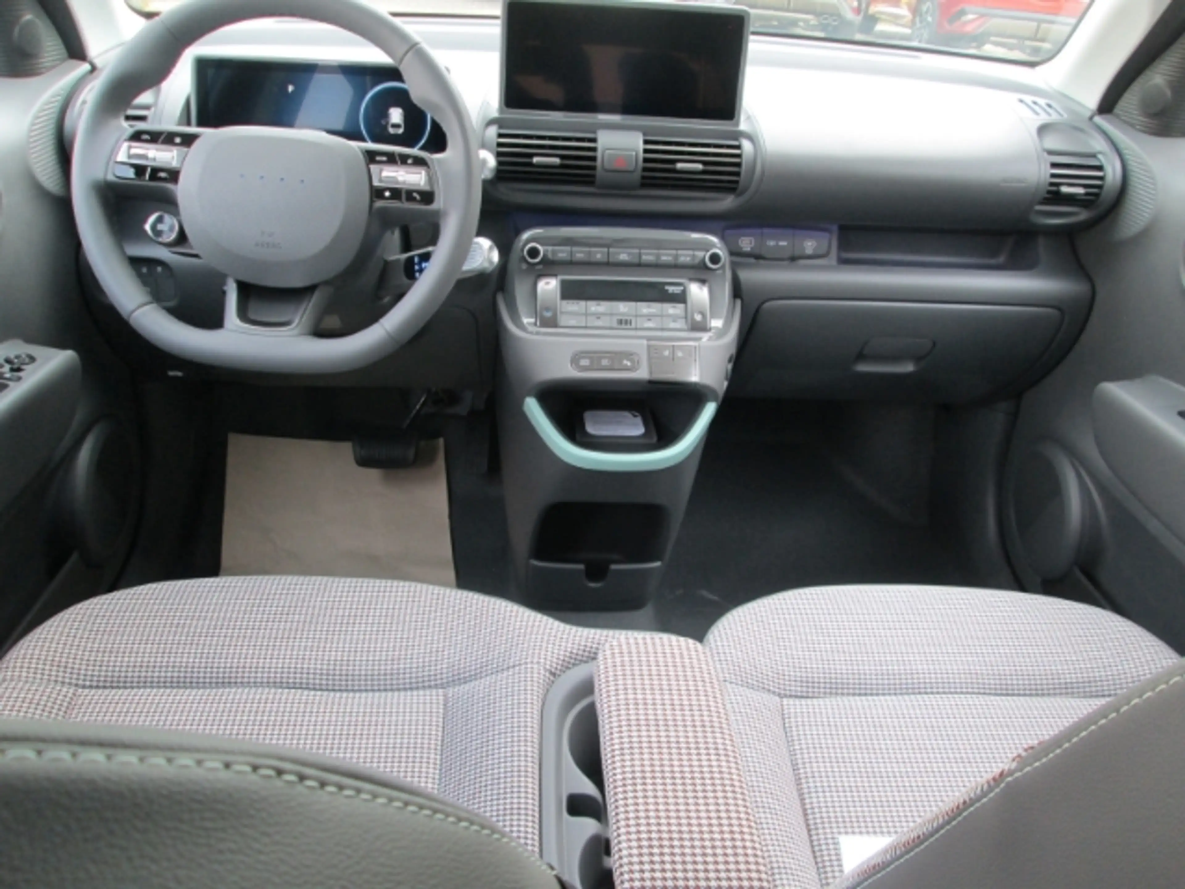 Hyundai Inster Lounge 115 PS Elektro-Komfort-Paket Wärmepumpe Nav — photo 12