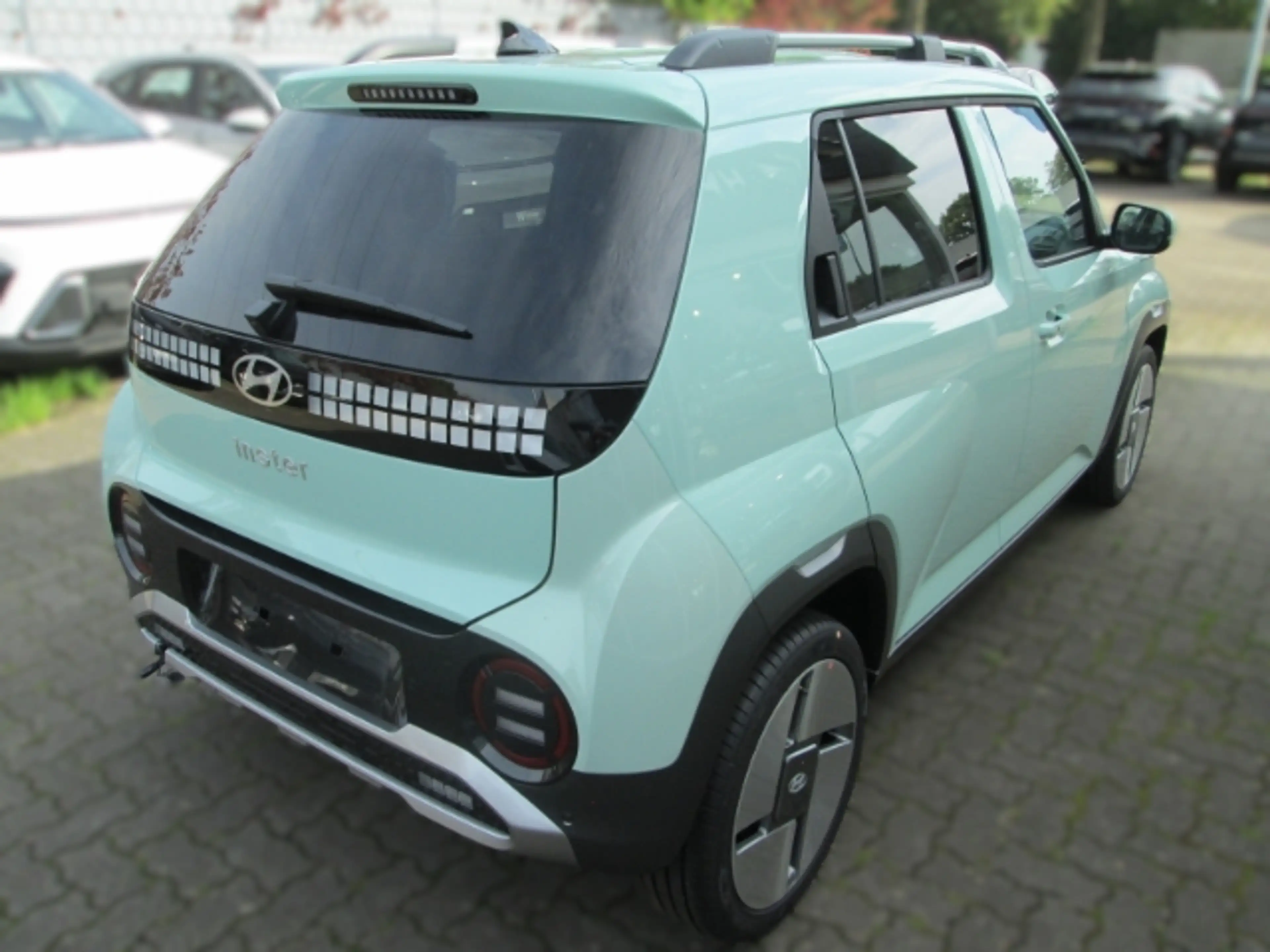 Hyundai Inster Lounge 115 PS Elektro-Komfort-Paket Wärmepumpe Nav — photo 4