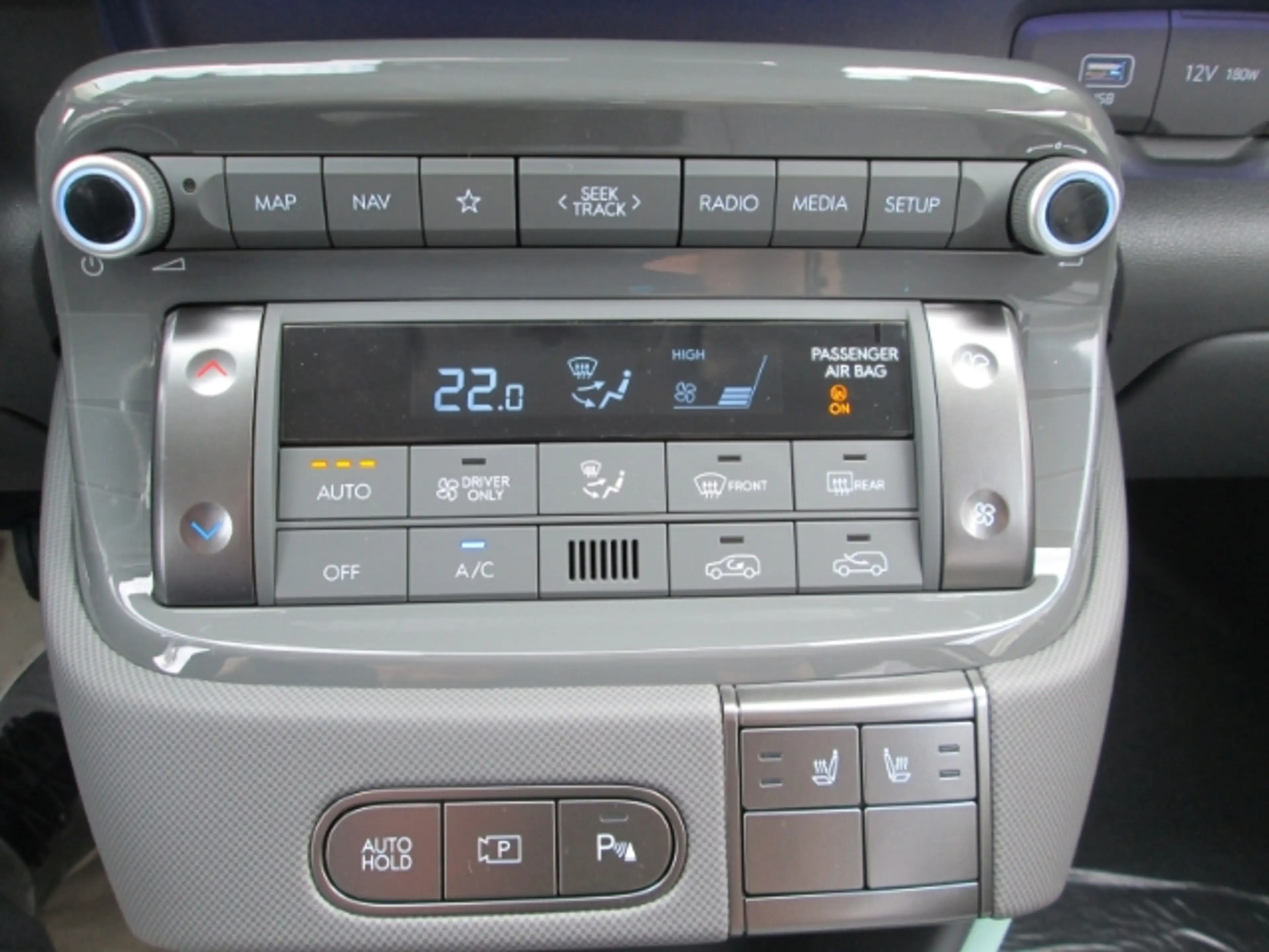Hyundai Inster Lounge 115 PS Elektro-Komfort-Paket Wärmepumpe Nav — photo 20