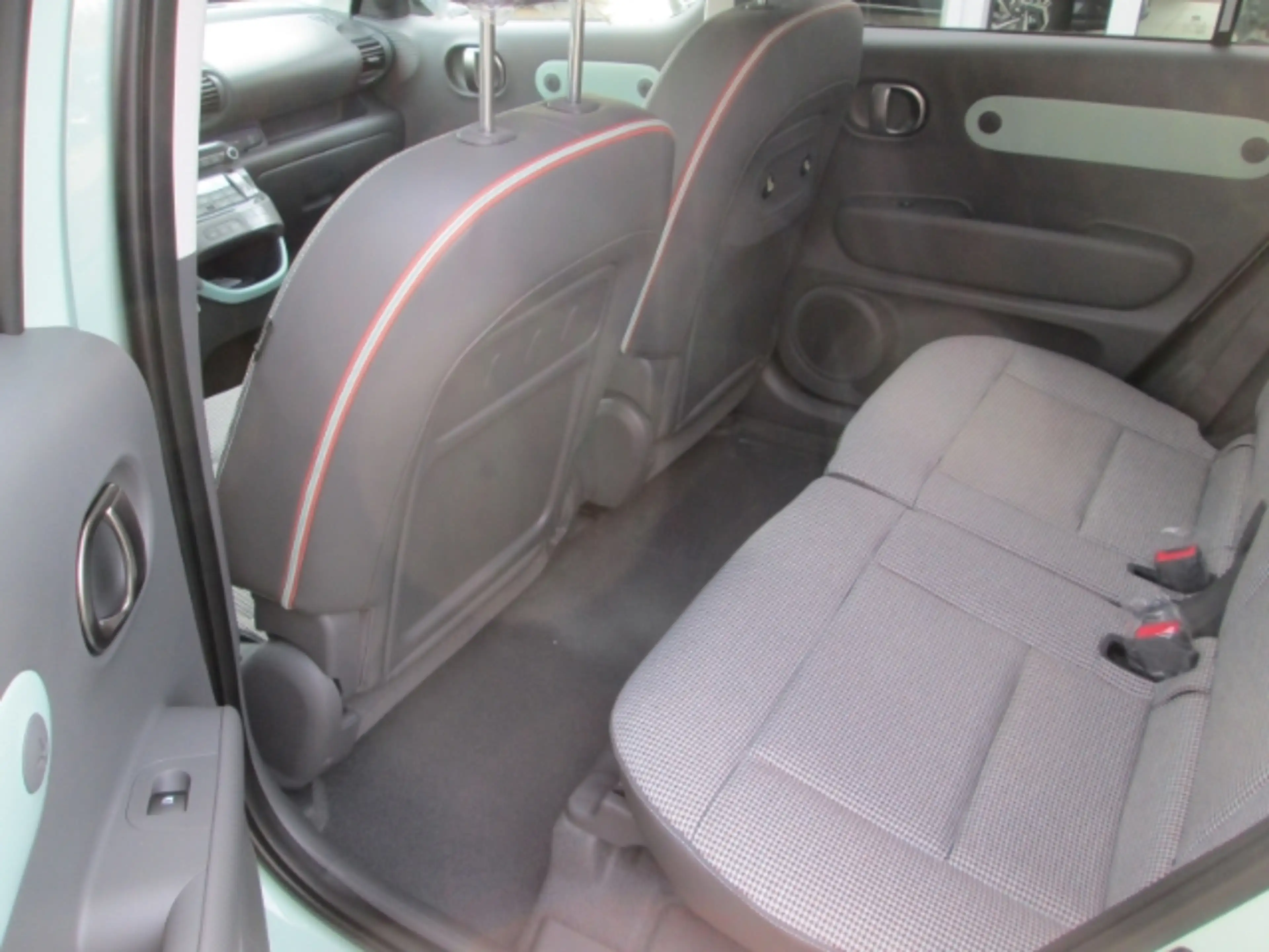 Hyundai Inster Lounge 115 PS Elektro-Komfort-Paket Wärmepumpe Nav — photo 10