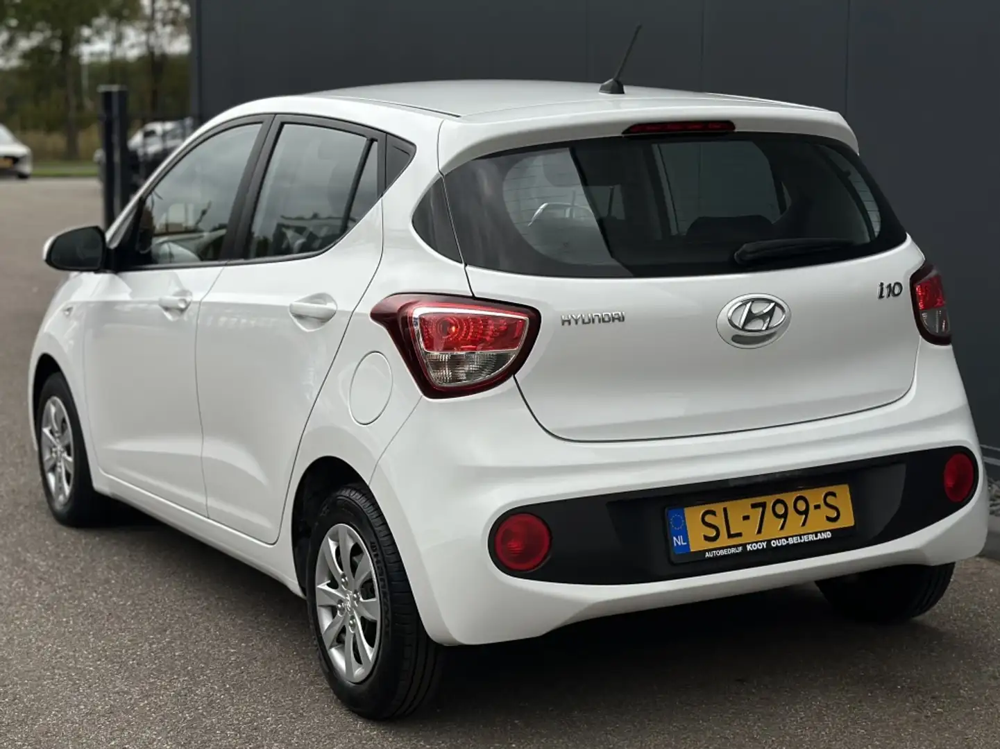 Hyundai i10 1.0i Comfort Blanc - 2