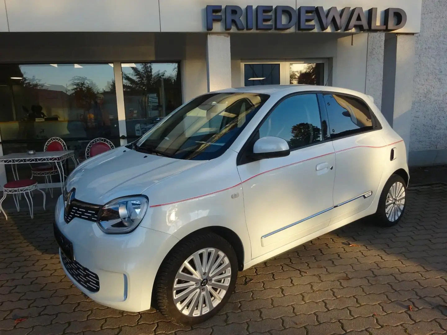 Renault Twingo Electric Vibes Navi+SHZ+Kamera+KlimaAutom White - 1