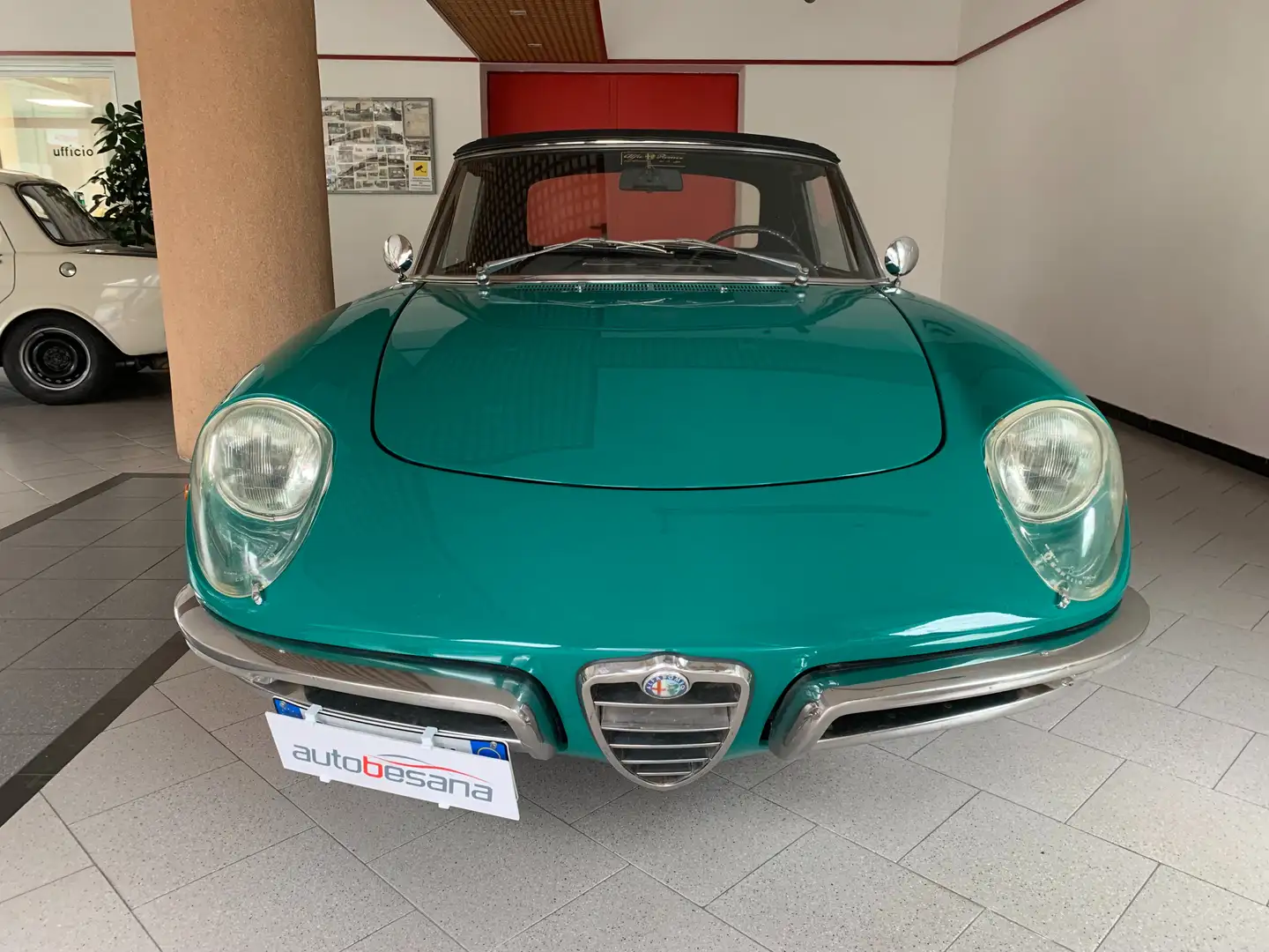 Alfa Romeo Spider Duetto Osso di Seppia 1750 Verde - 2