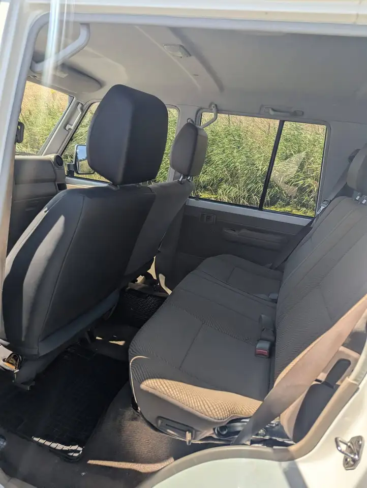 Toyota Land Cruiser 77, foto 7