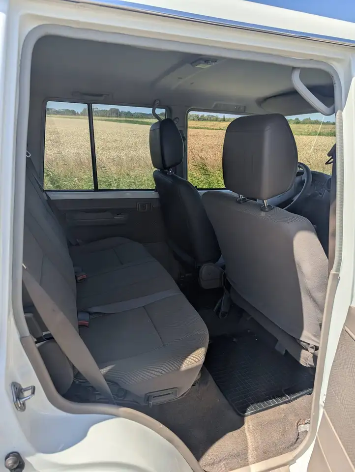 Toyota Land Cruiser 77, foto 8
