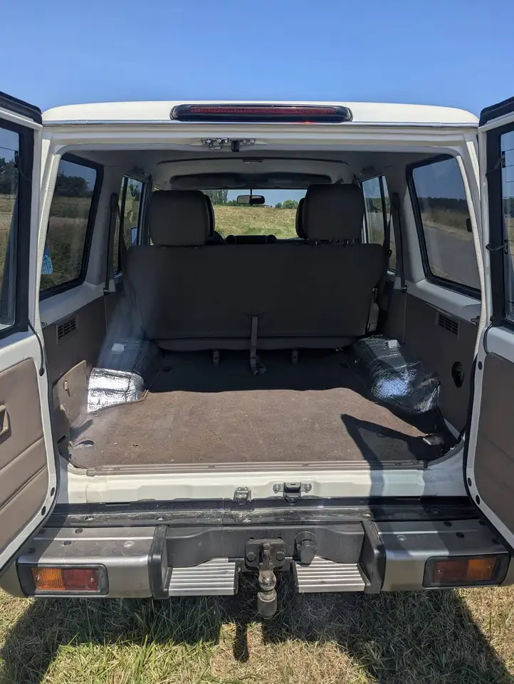 Toyota Land Cruiser 77, foto 6