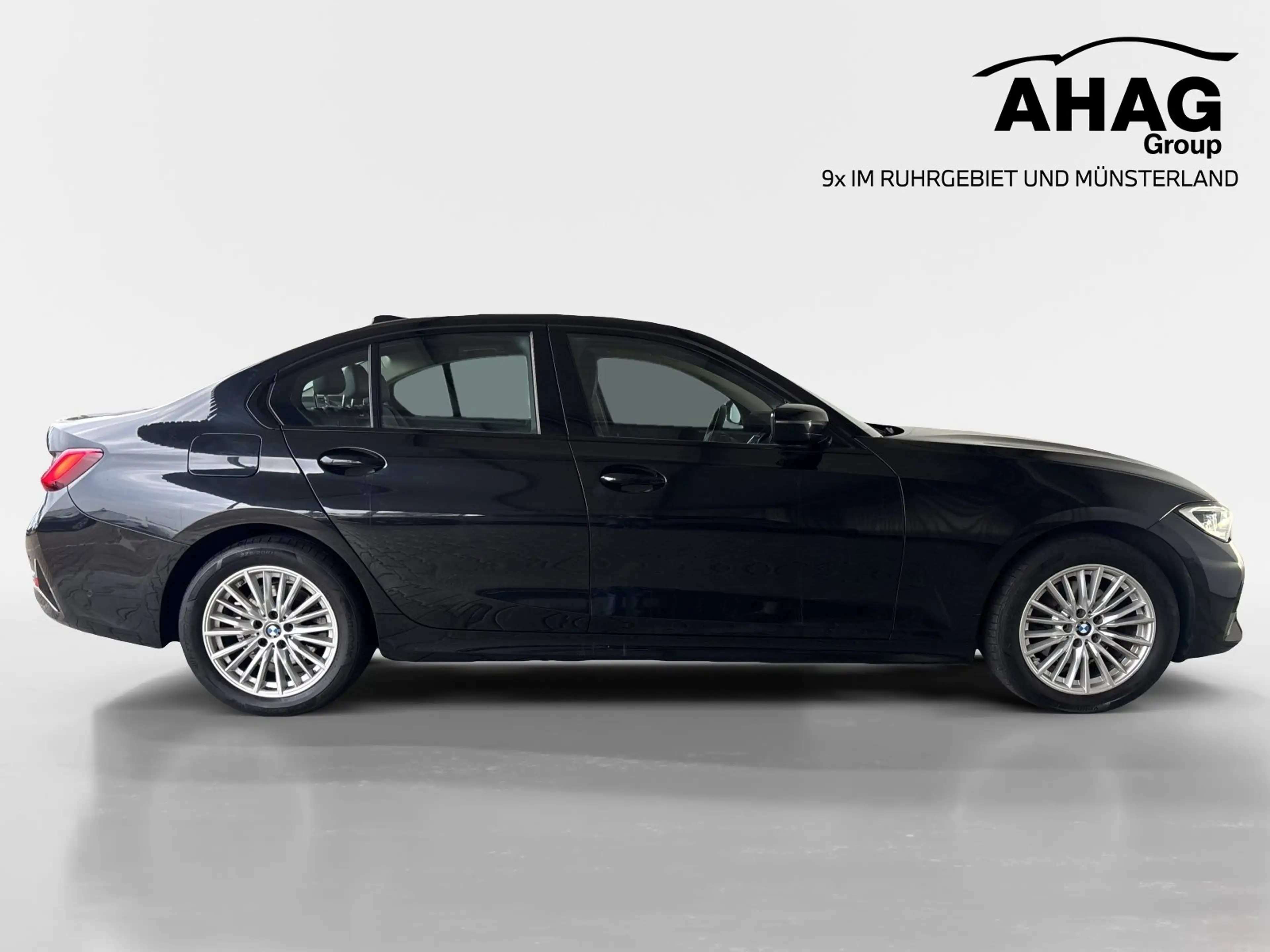 BMW 320 i xDrive Lim Aut. — photo 3