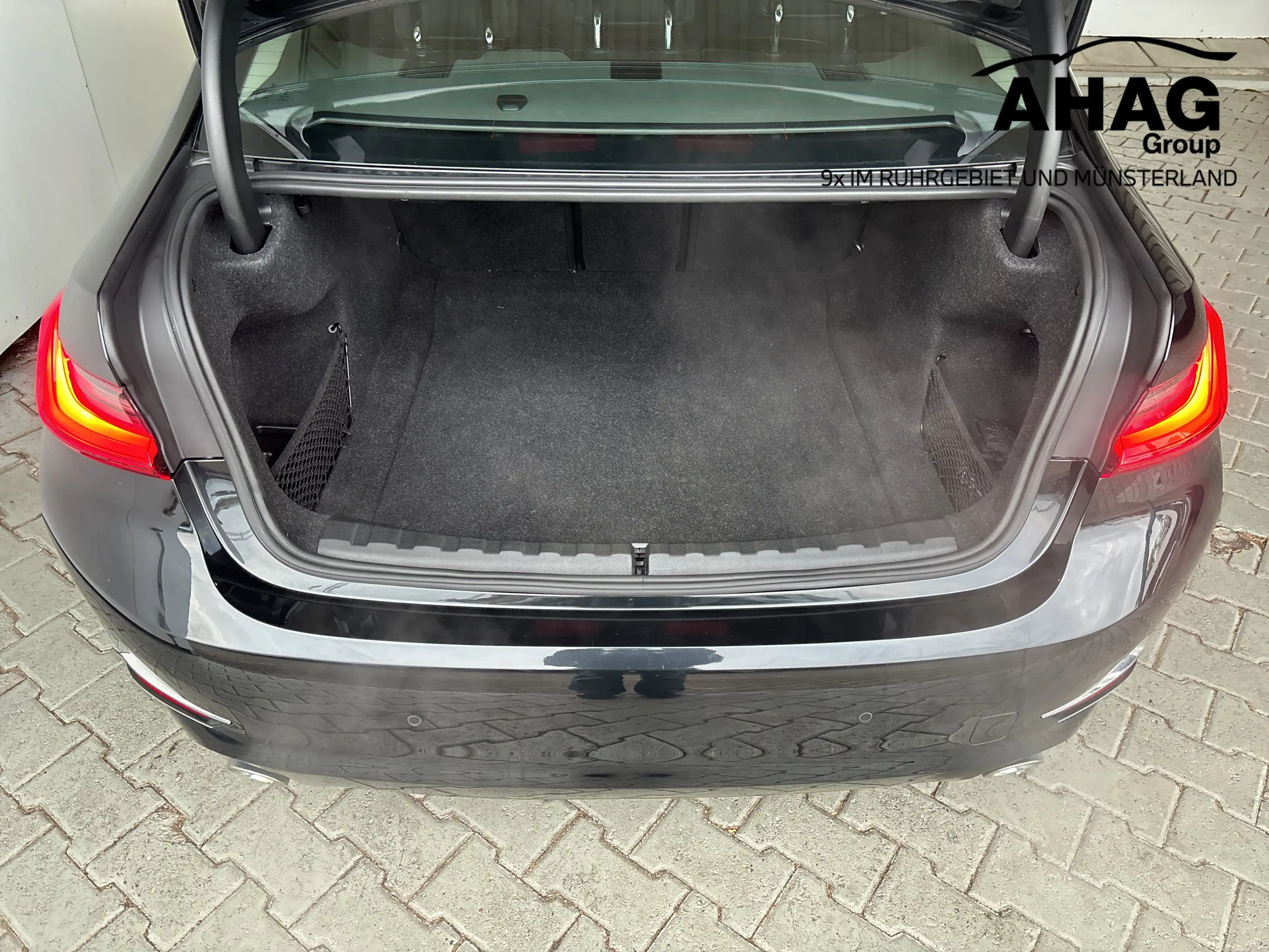 BMW 320 i xDrive Lim Aut. — photo 14