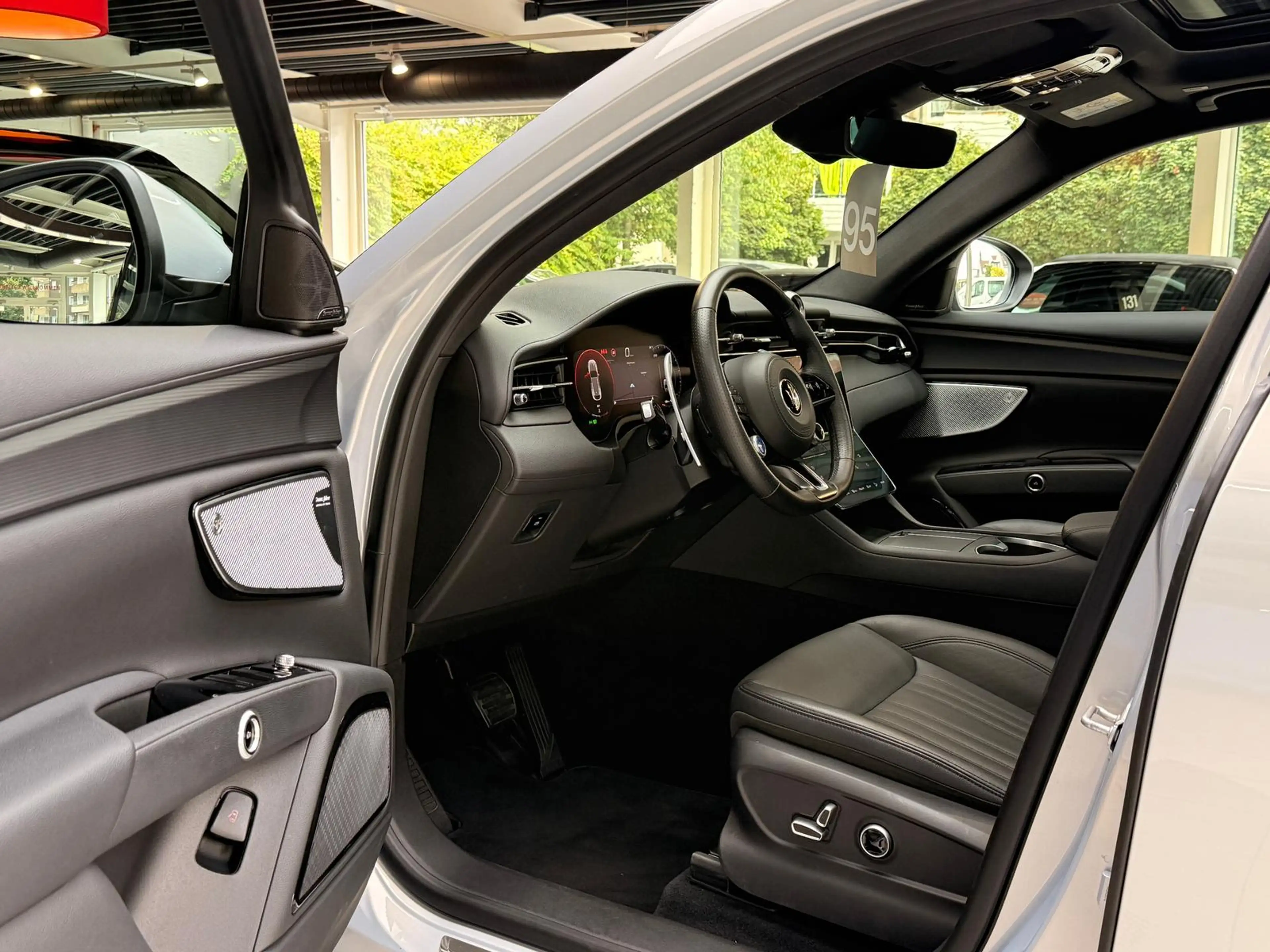 Maserati Grecale 2.0 Turbo GT 360°*Pano*HuD*Sonus*Matrix* — photo 11
