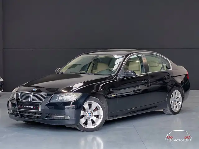 BMW 330 330d (E90)