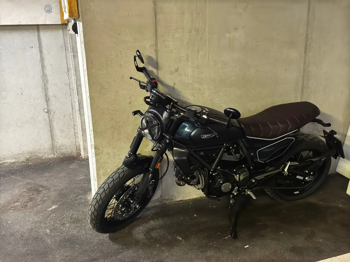 Ducati Scrambler Nightshift Blau - 1