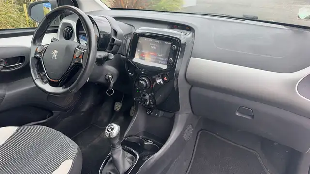 Peugeot 108 view 10