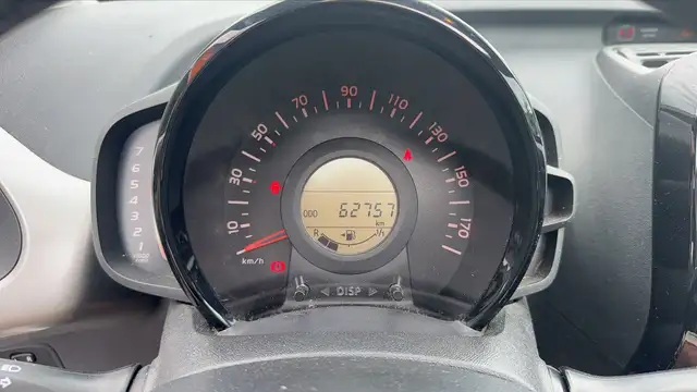 Peugeot 108 view 12