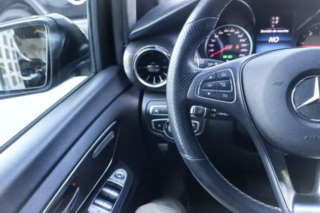 Mercedes-Benz V-Class view 14