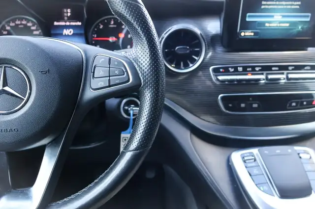 Mercedes-Benz V-Class view 15