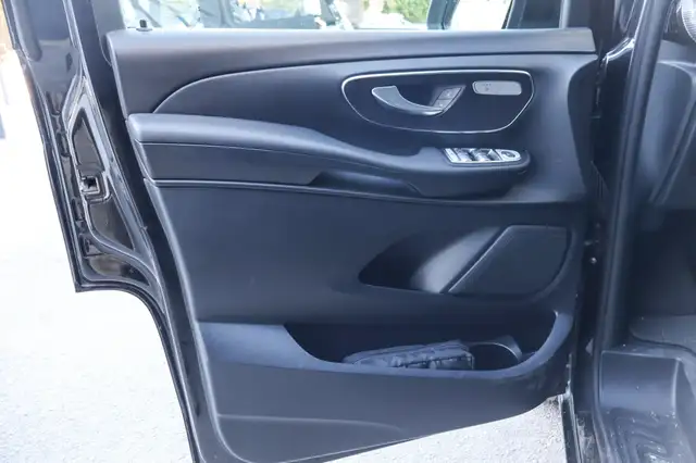 Mercedes-Benz V-Class view 10