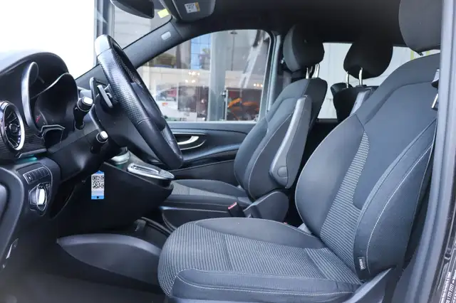 Mercedes-Benz V-Class view 11