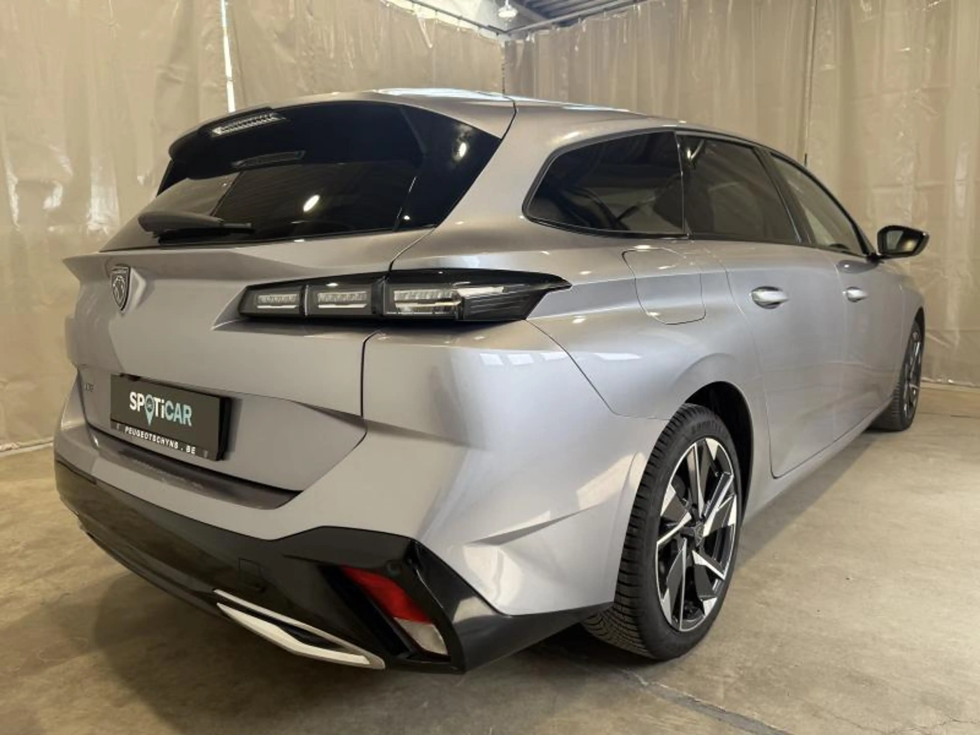 Peugeot 308 III & e- Allure — photo 9