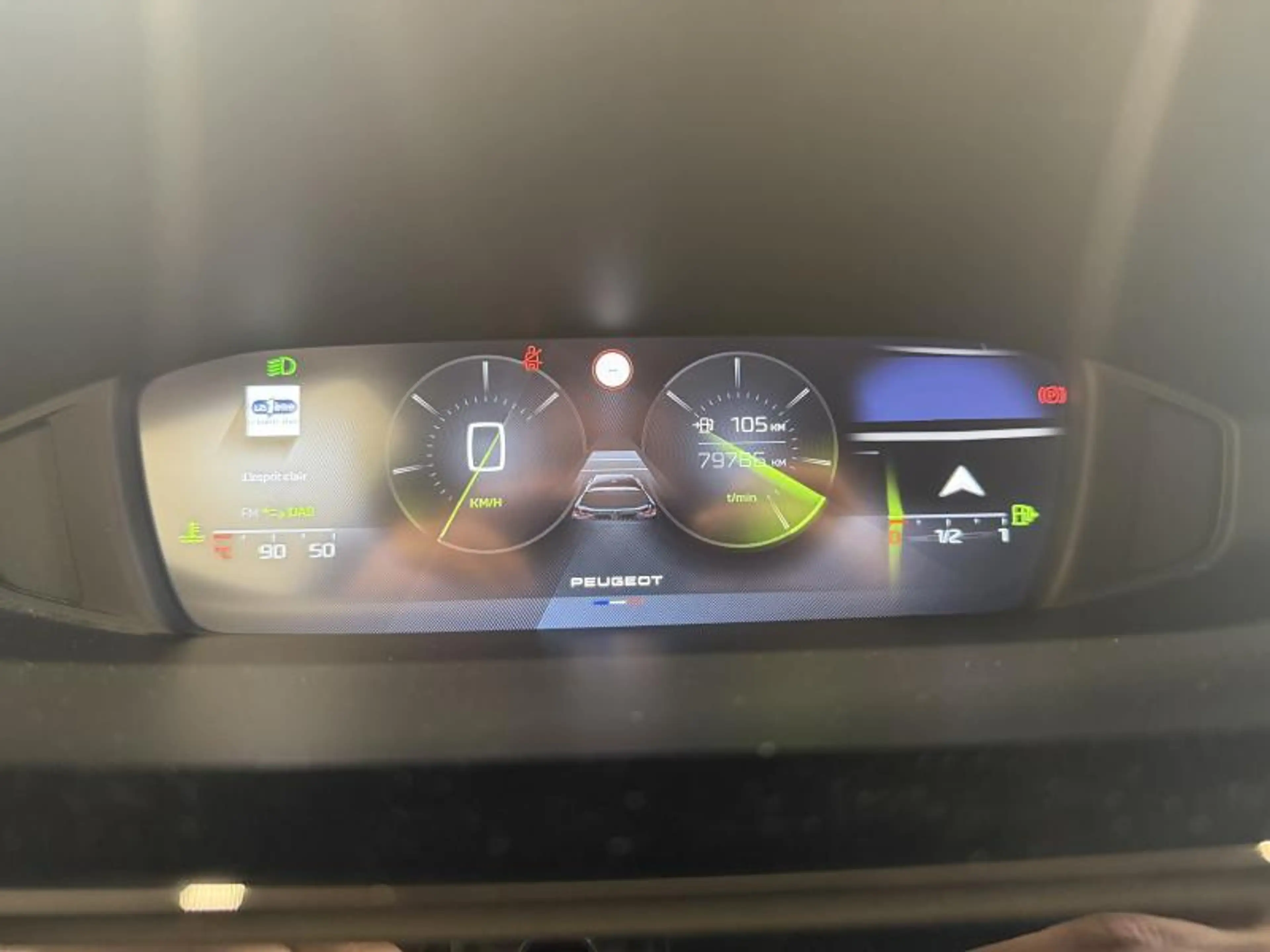 Peugeot 308 III & e- Allure — photo 13