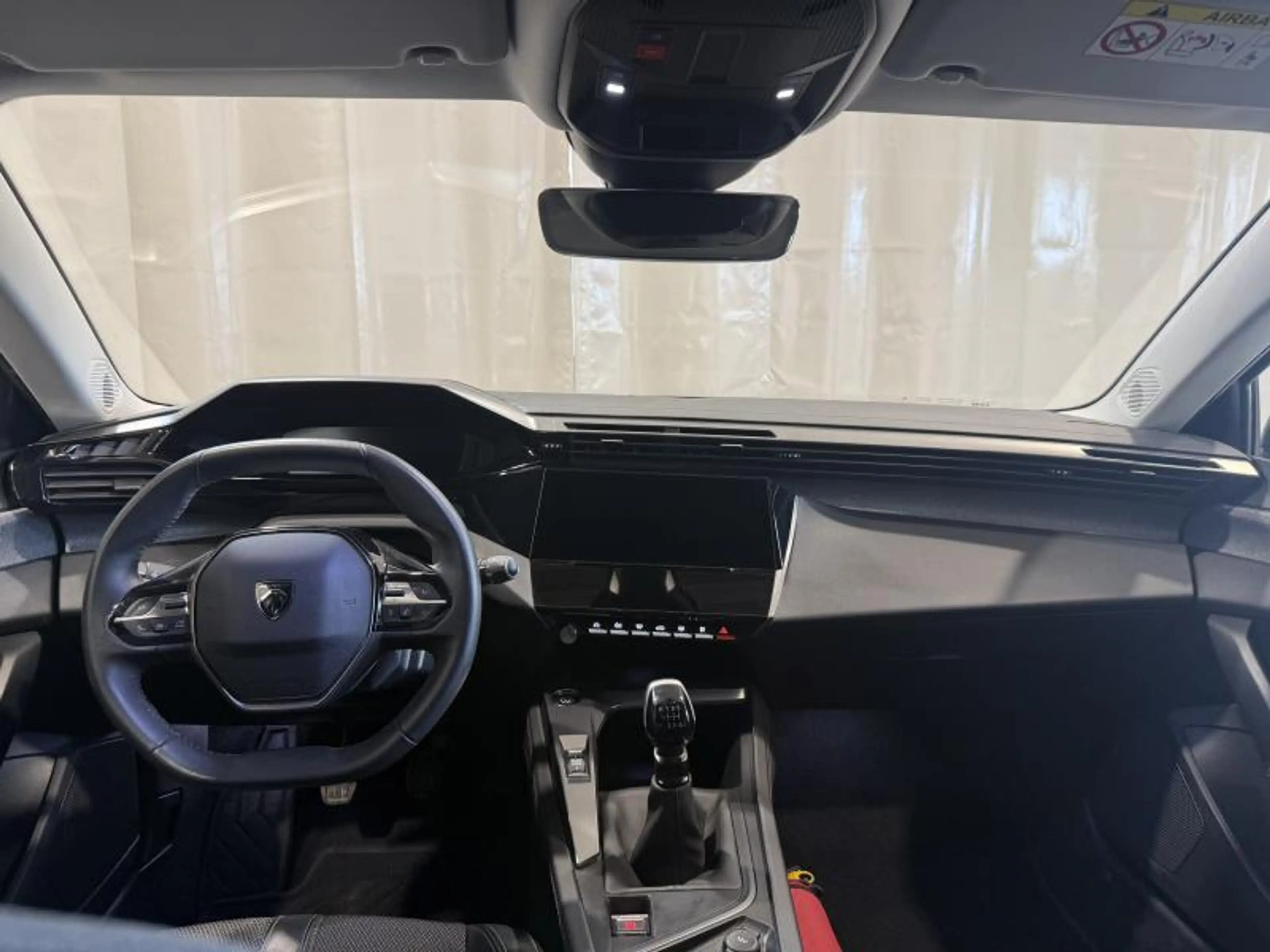 Peugeot 308 III & e- Allure — photo 11