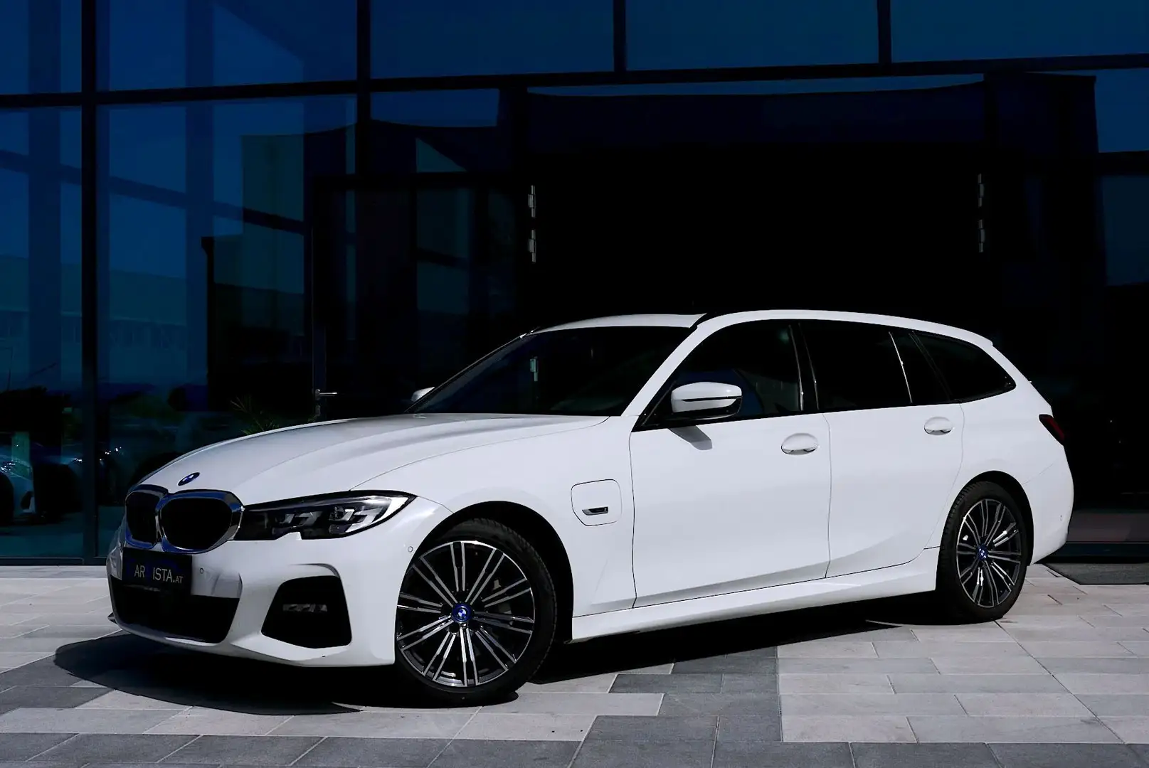 BMW 330 e PHEV Touring Aut. M-Sport *Panoramadach & Parka Weiß - 1