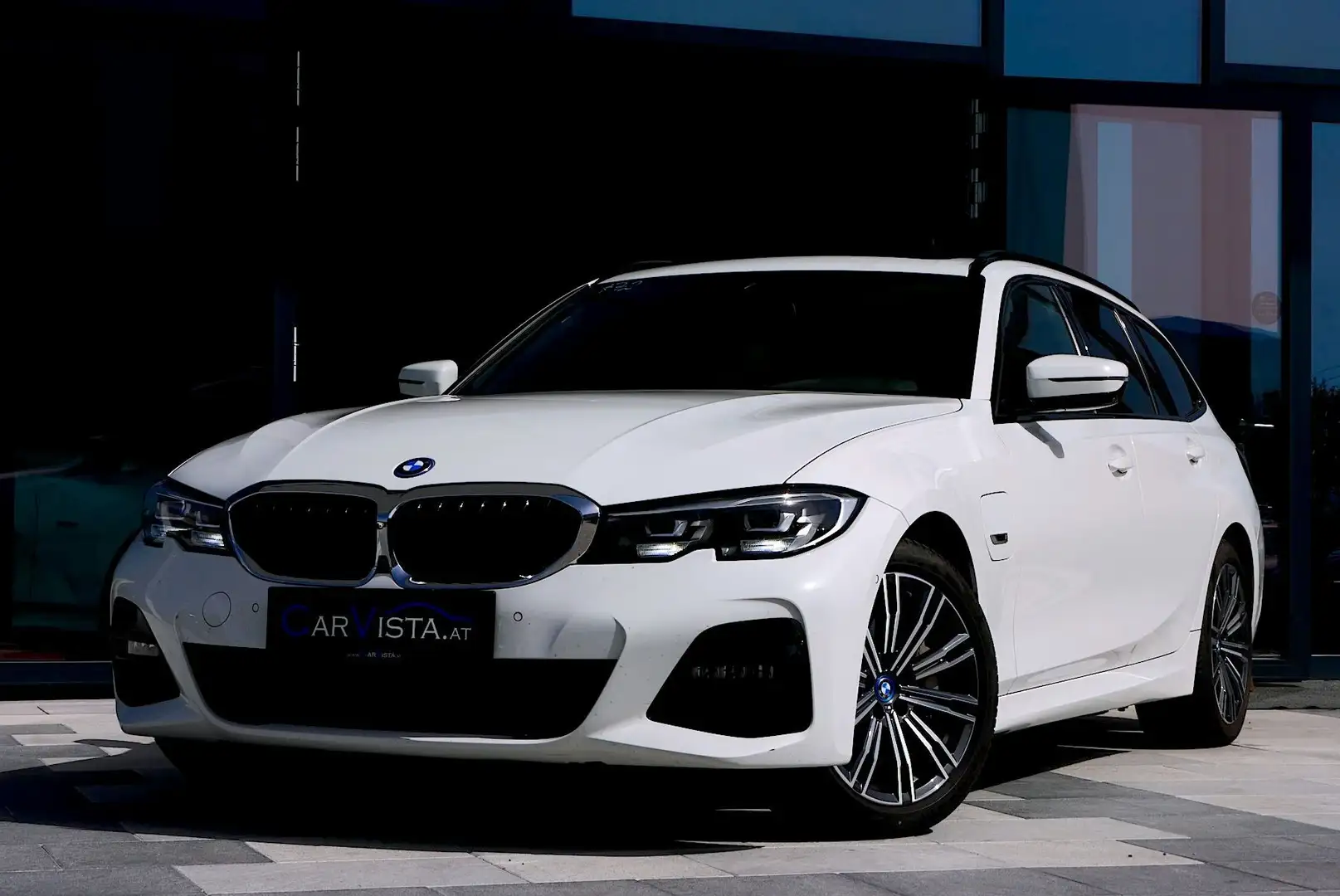 BMW 330 e PHEV Touring Aut. M-Sport *Panoramadach & Parka Weiß - 2