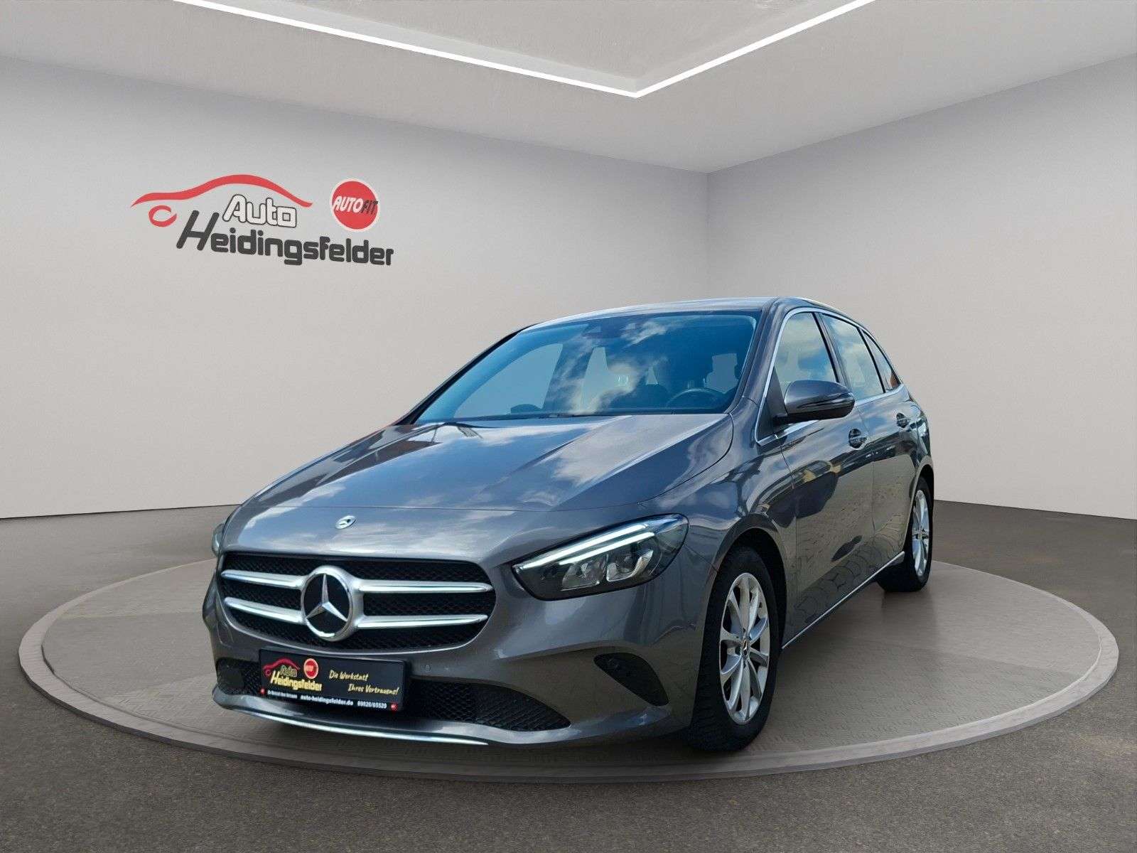 Mercedes-Benz B 180