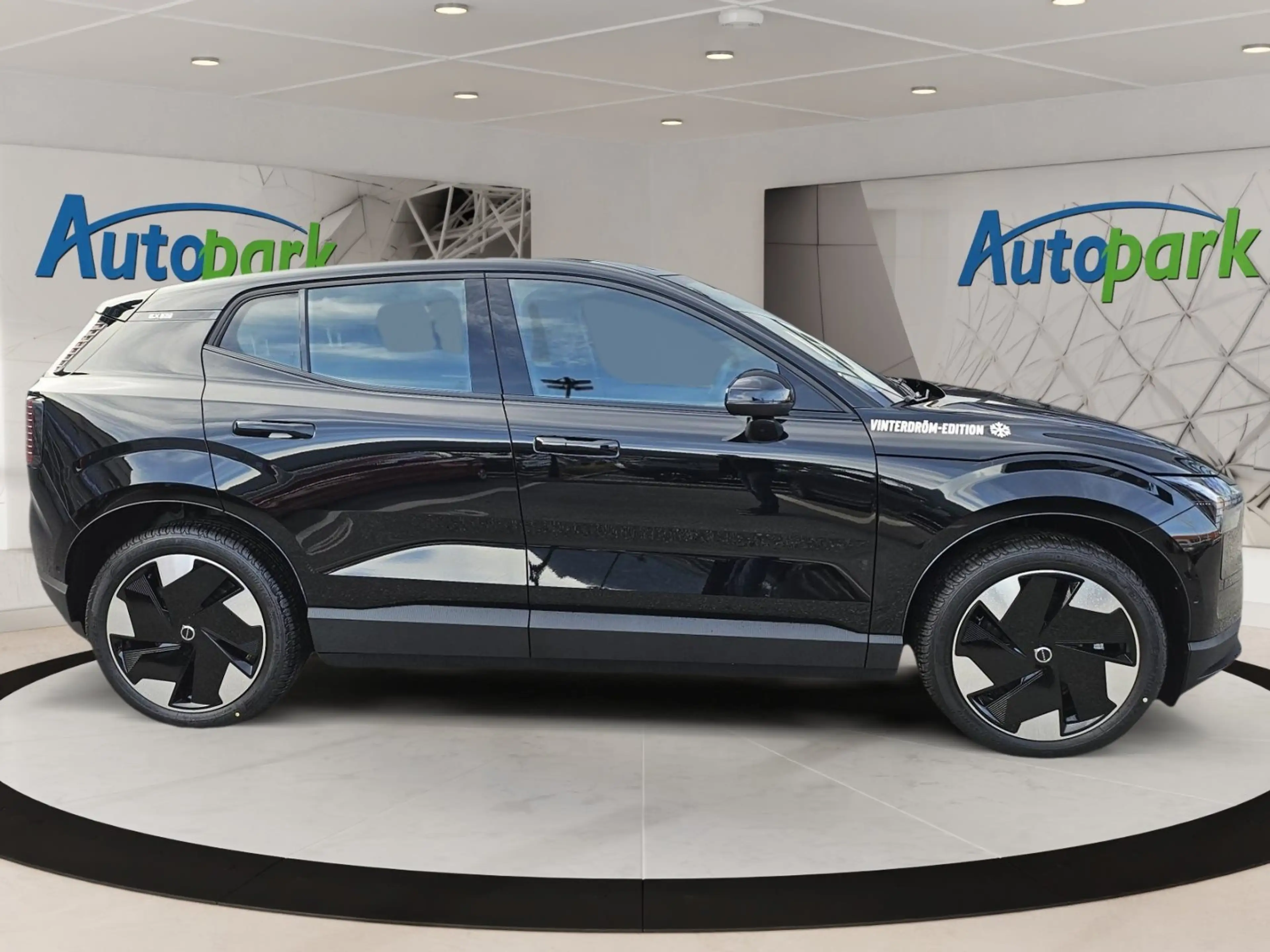 Volvo EX30 Ultra, Single Motor Extended Range, Vollelekt Ultr — photo 4
