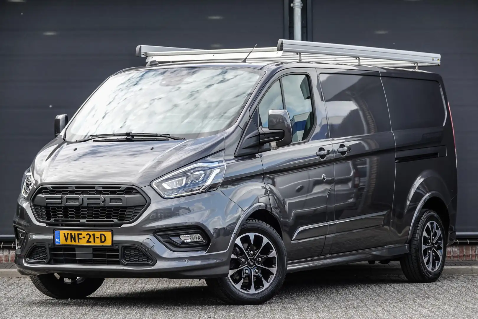Ford Transit Custom L2H1 2.0 Tdci 185Pk Aut. | Sport 320 | Stoel-Bank Grijs - 1