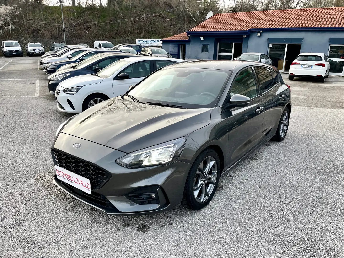 Ford Focus 1.5 tdci 120cv 6m ST-Line NAVI-BIXENO-RADAR-TELEC. Grijs - 1
