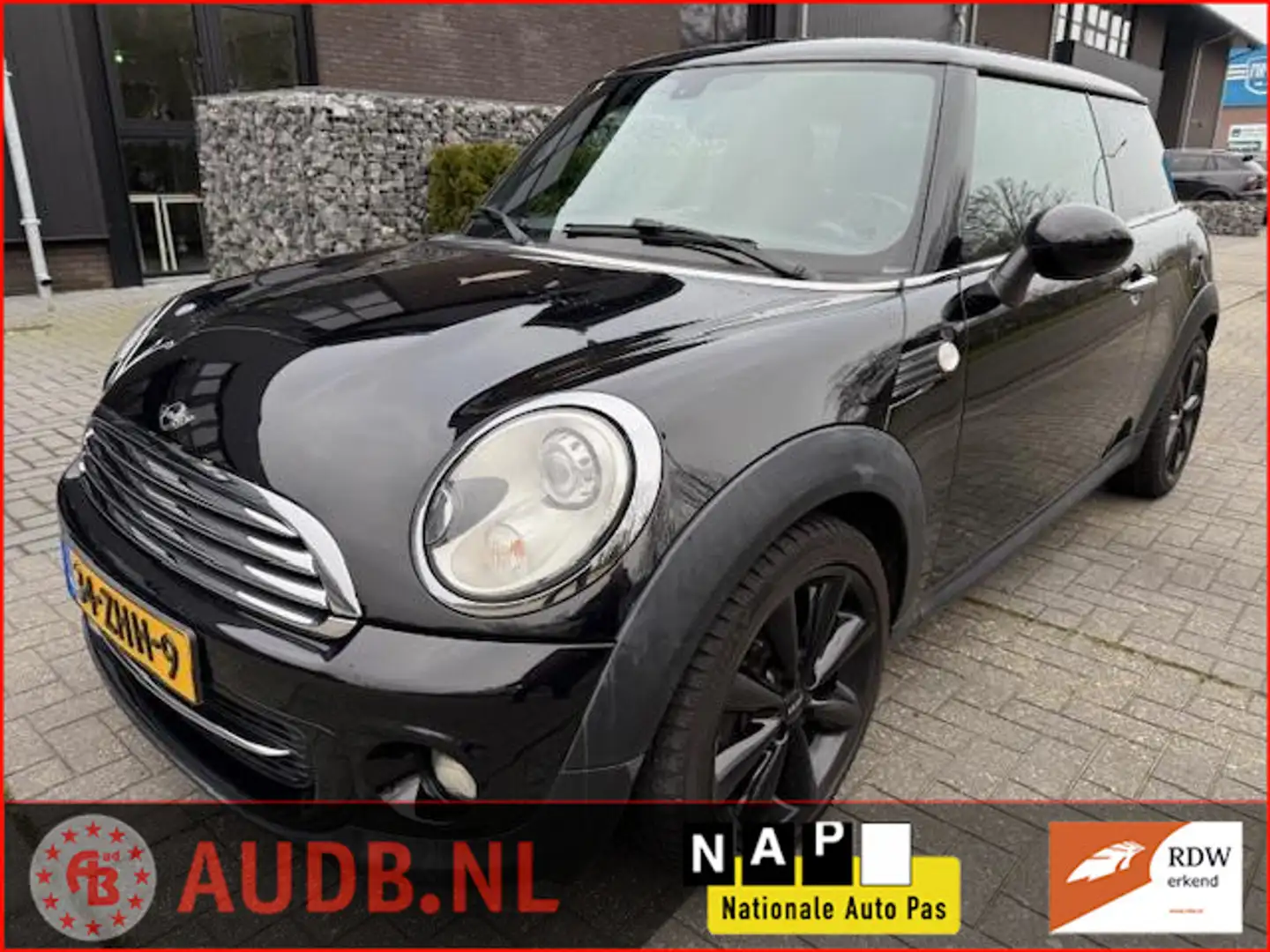 MINI Cooper Mini 1.6 Chili | NAVIGATIE| HALF LEER | 17 INCH|HA crna - 1