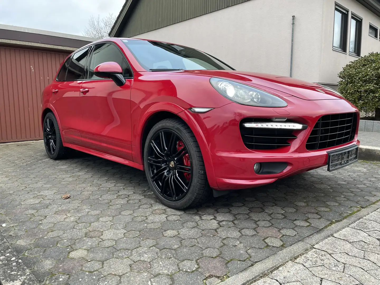 Porsche Cayenne aus 2. HAND mit 23 Zoll Rot - 2