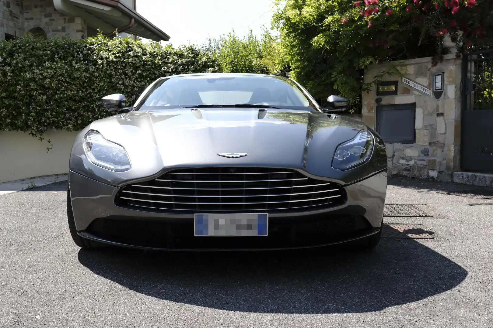 Aston Martin DB11 Coupe 5.2 V12 Launch Edition - interni Bicolore Gris - 1