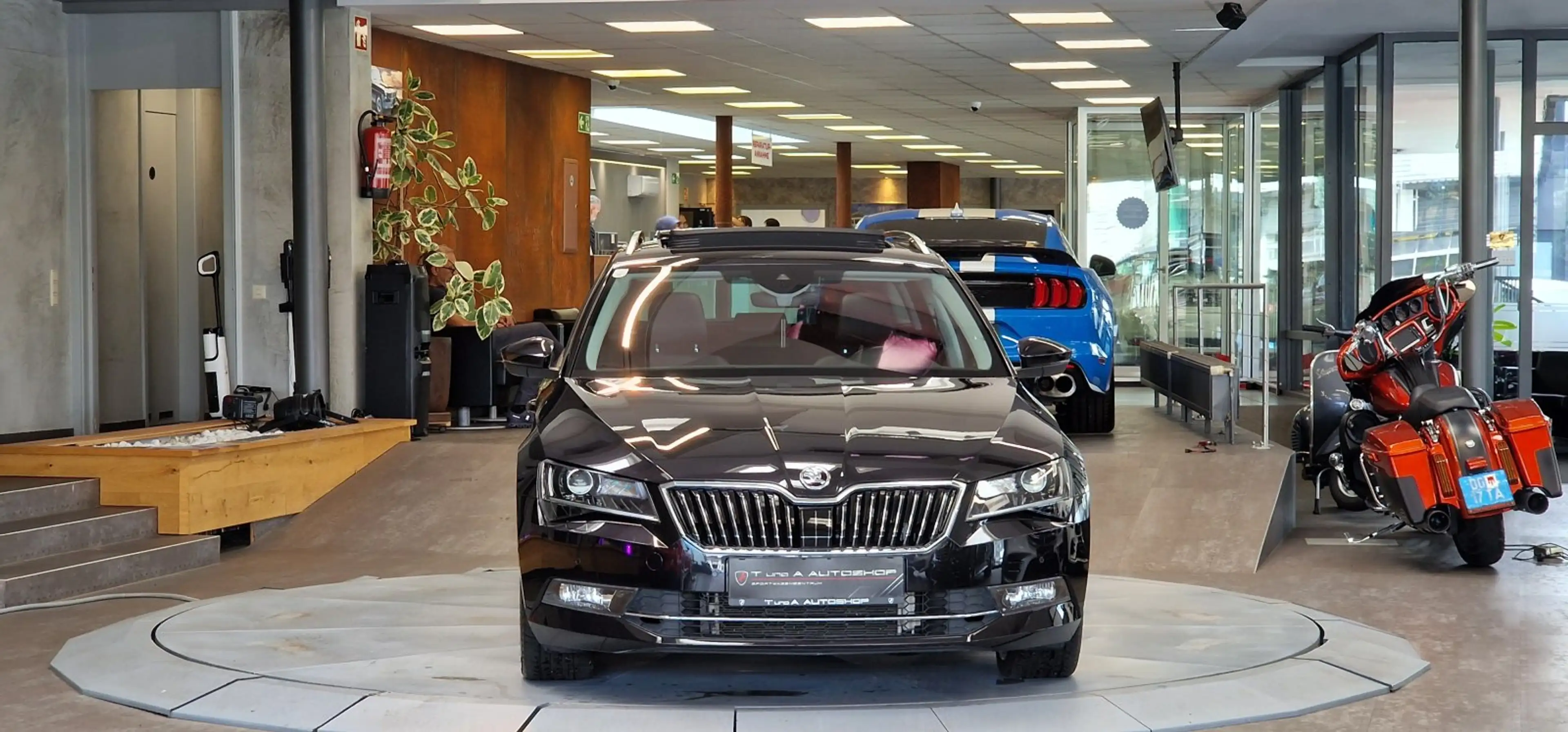Skoda Superb Combi 2.0 TDI 4x4 STYLE 1-Hand DSG *Pano*CanTon*Si — photo 2