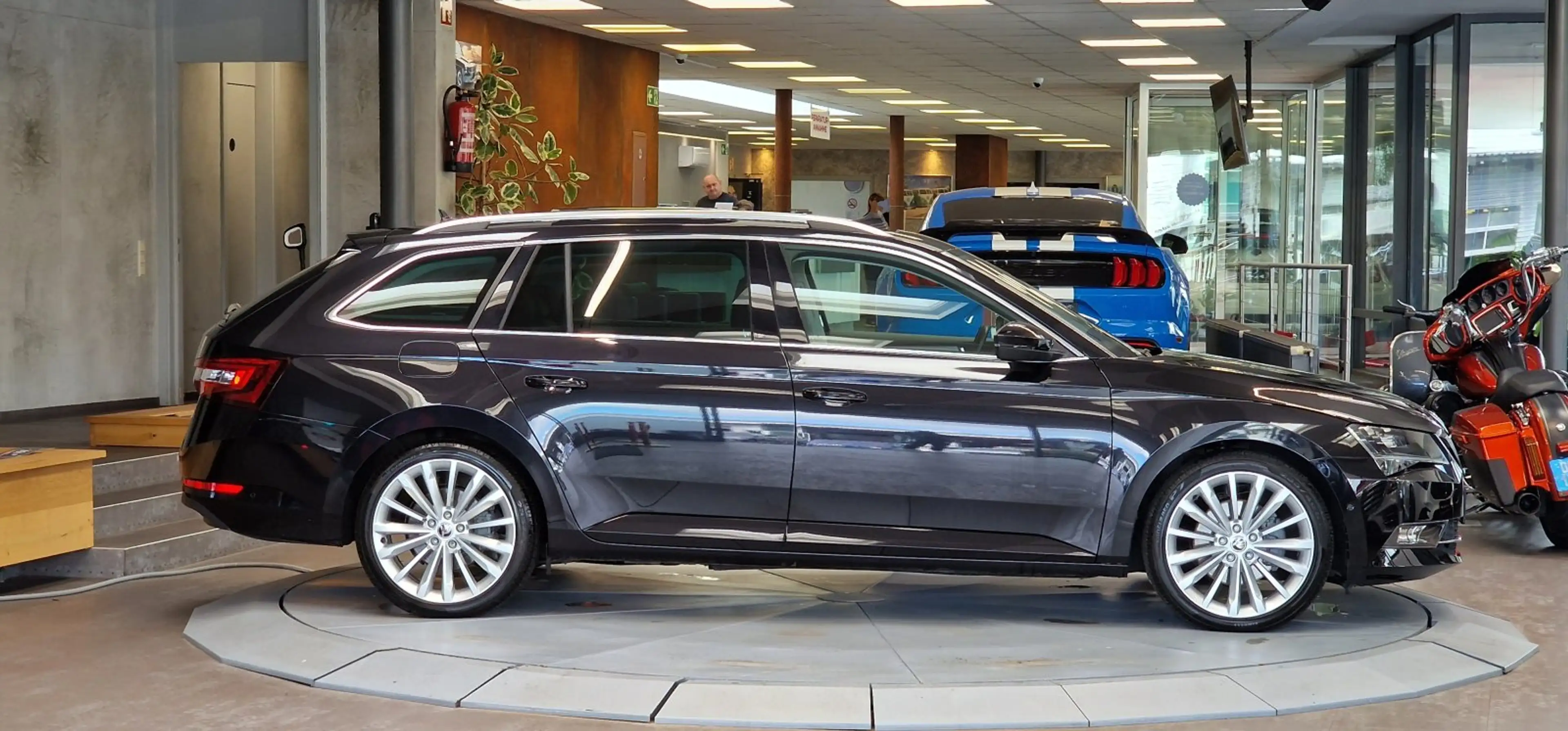 Skoda Superb Combi 2.0 TDI 4x4 STYLE 1-Hand DSG *Pano*CanTon*Si — photo 5