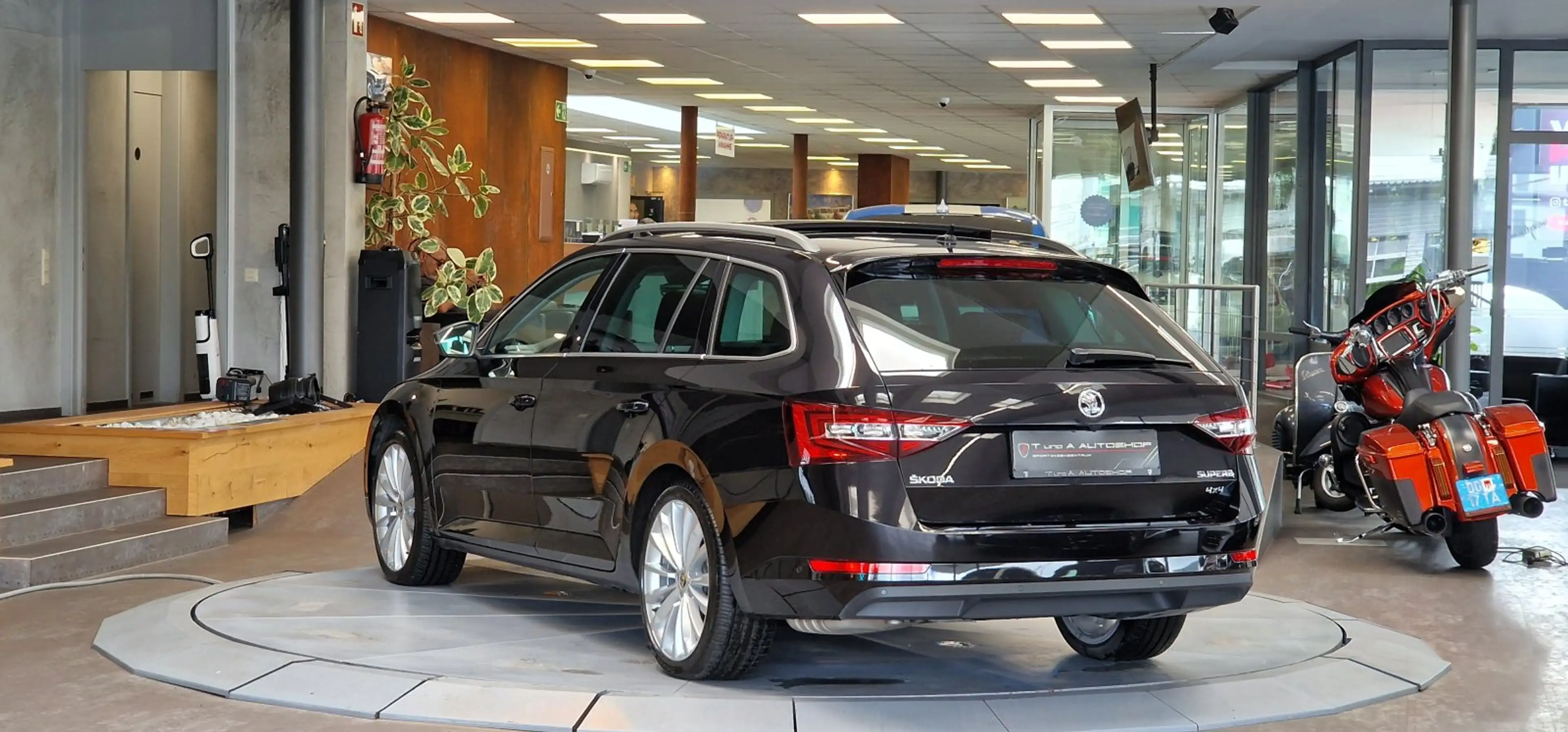 Skoda Superb Combi 2.0 TDI 4x4 STYLE 1-Hand DSG *Pano*CanTon*Si — photo 6