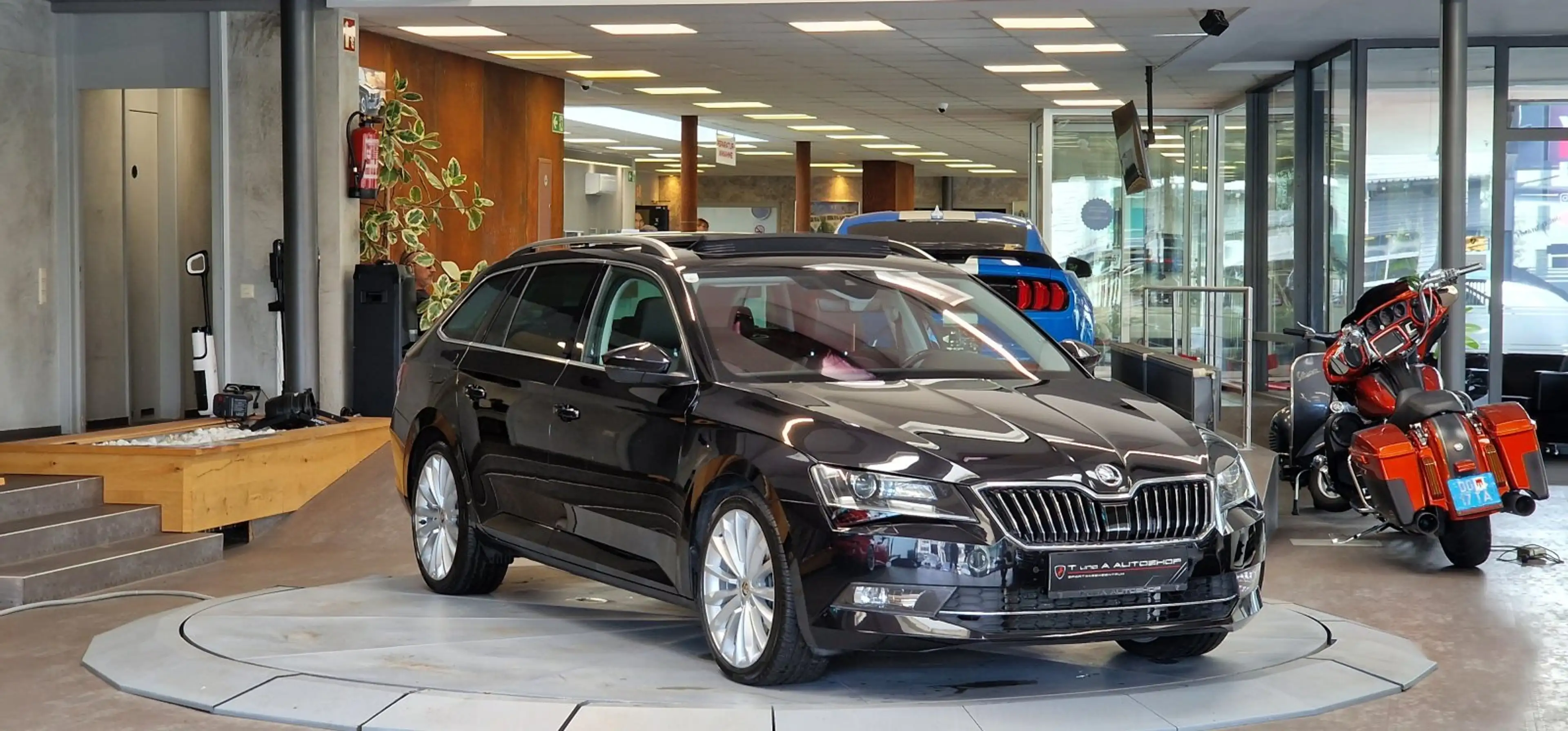 Skoda Superb Combi 2.0 TDI 4x4 STYLE 1-Hand DSG *Pano*CanTon*Si — photo 3