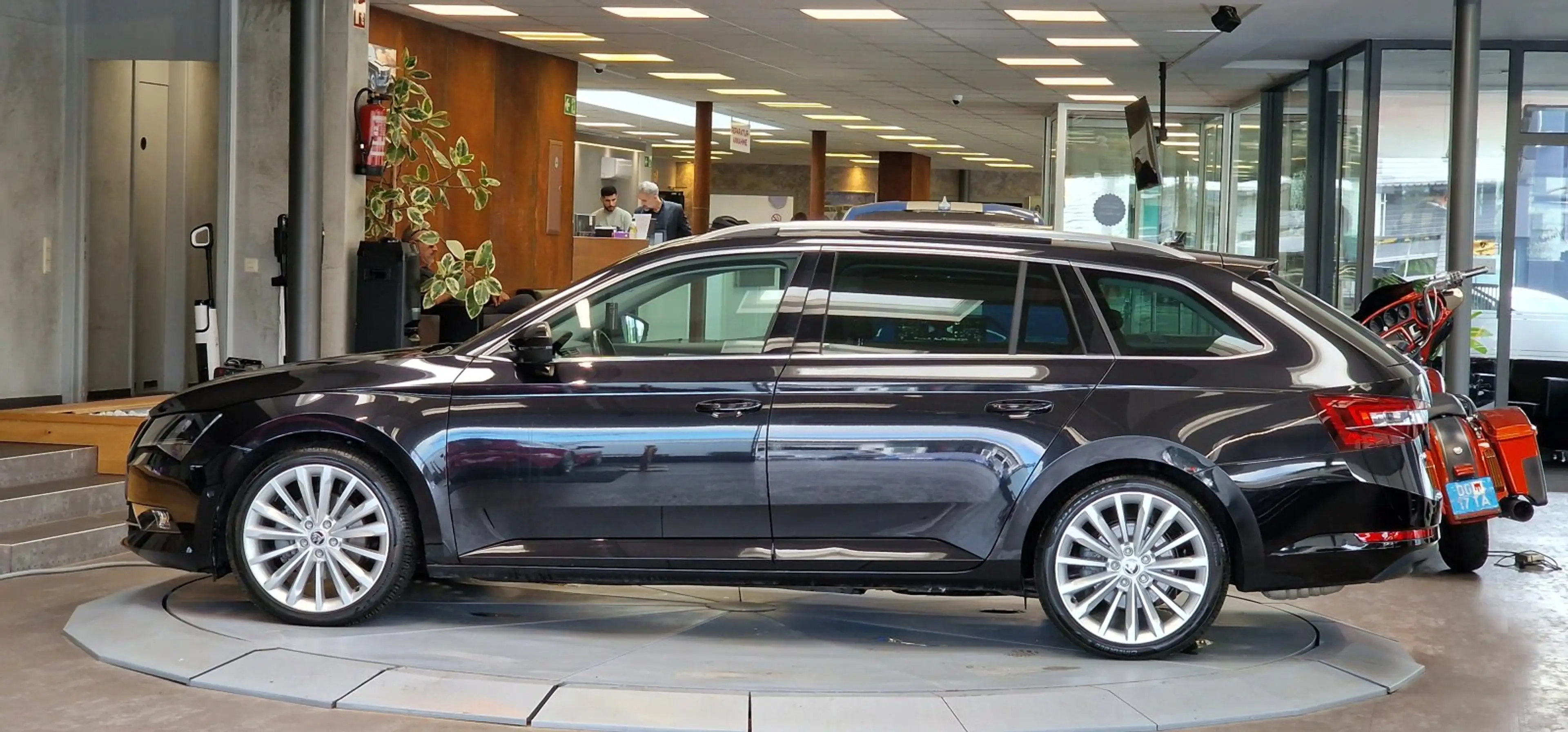 Skoda Superb Combi 2.0 TDI 4x4 STYLE 1-Hand DSG *Pano*CanTon*Si — photo 4