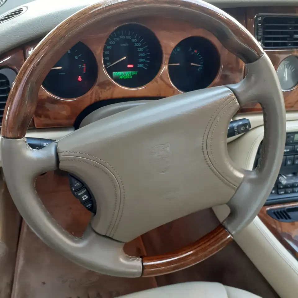 Jaguar XK8 Coupe 4.0, foto 12