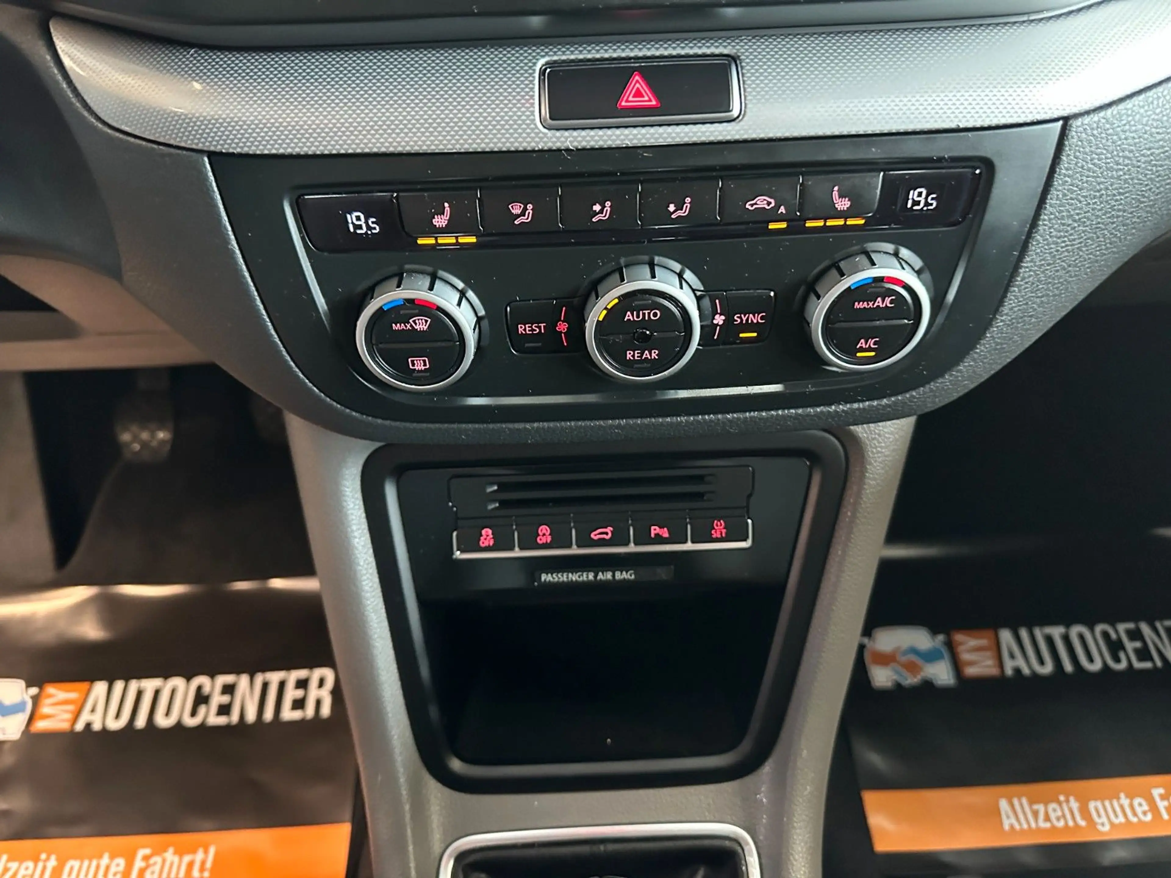 Volkswagen Sharan *TÜV/SERVICE 06/28*3-ZONEN*AHK*KLIMA* — photo 10