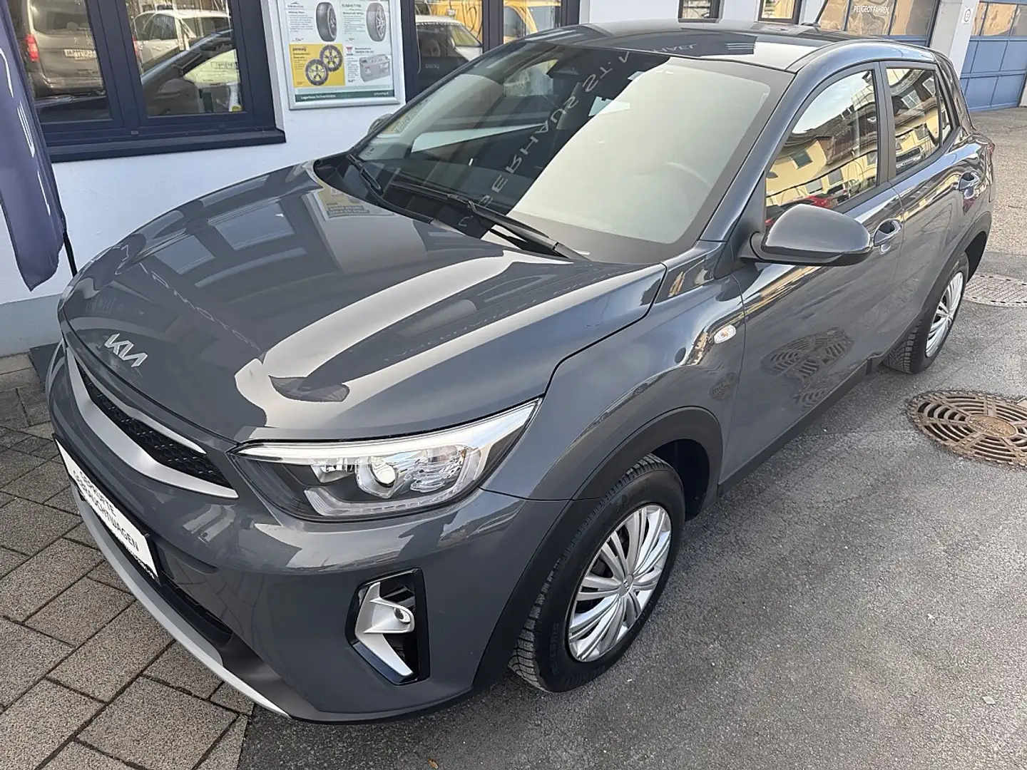 Kia Stonic 1,2 DPI ISG Titan Grau - 1