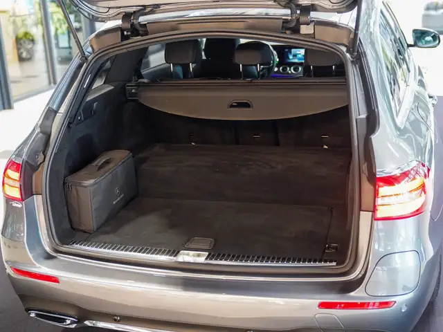 Mercedes-Benz E-Class view 5