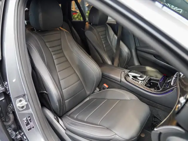 Mercedes-Benz E-Class view 9