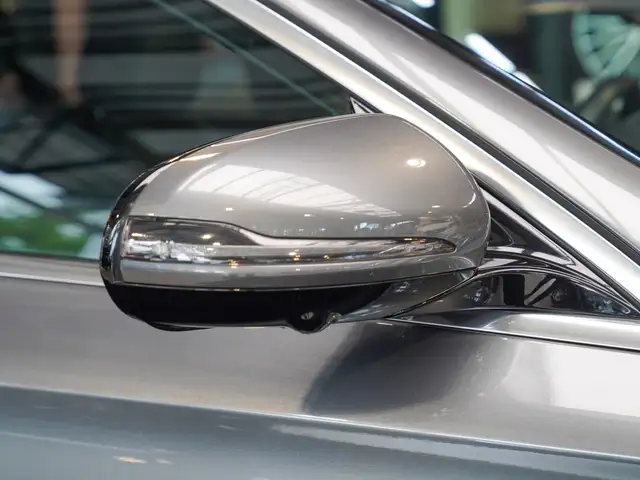 Mercedes-Benz E-Class view 2
