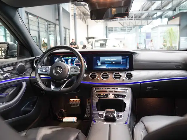 Mercedes-Benz E-Class view 14